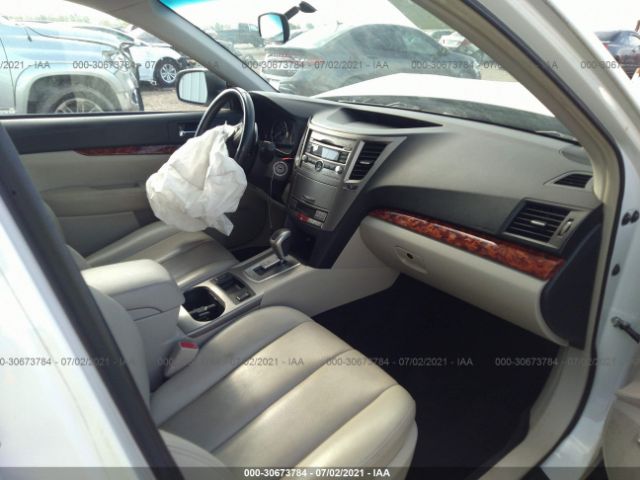 Photo 4 VIN: 4S4BRBJC5B3369341 - SUBARU OUTBACK 