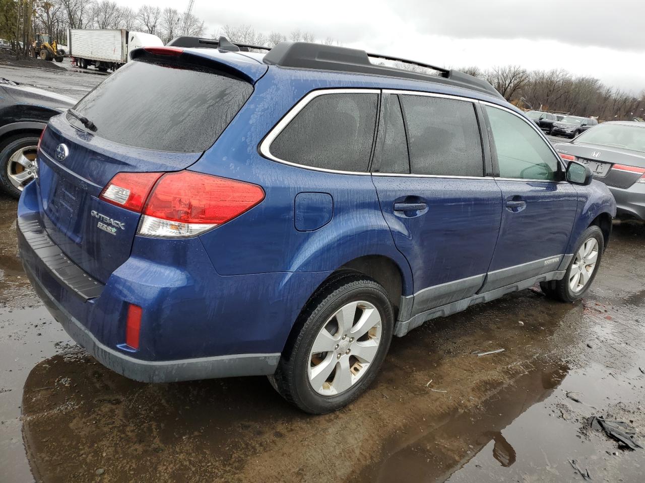 Photo 2 VIN: 4S4BRBJC8B3358947 - SUBARU OUTBACK 