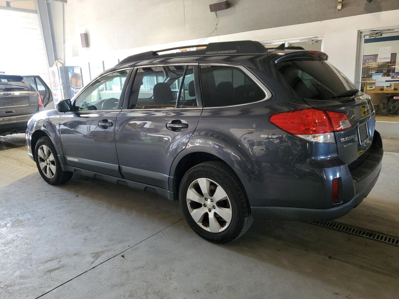 Photo 1 VIN: 4S4BRBJCXB3412846 - SUBARU OUTBACK 