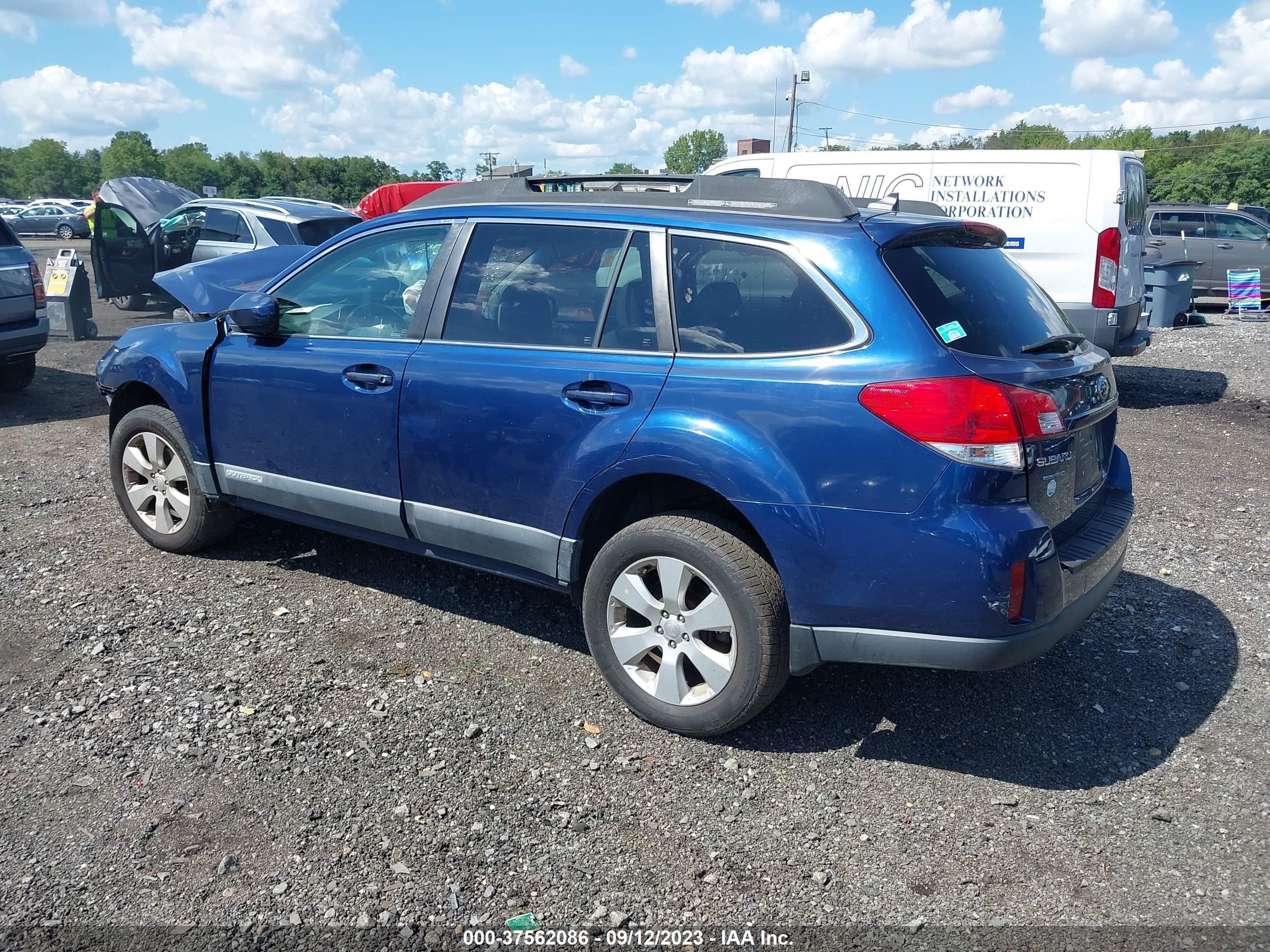 Photo 2 VIN: 4S4BRBKC1B3357413 - SUBARU OUTBACK 