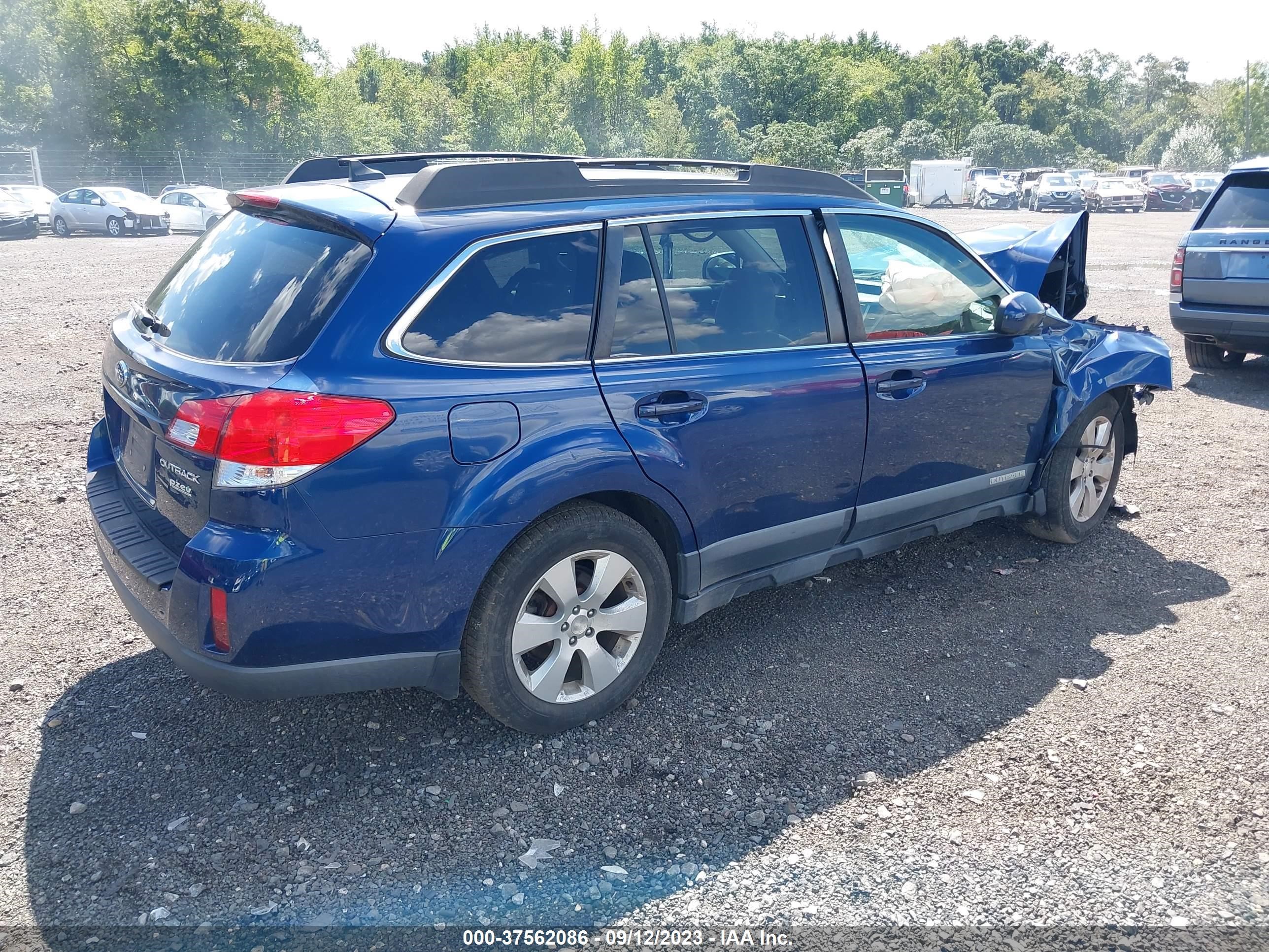 Photo 3 VIN: 4S4BRBKC1B3357413 - SUBARU OUTBACK 