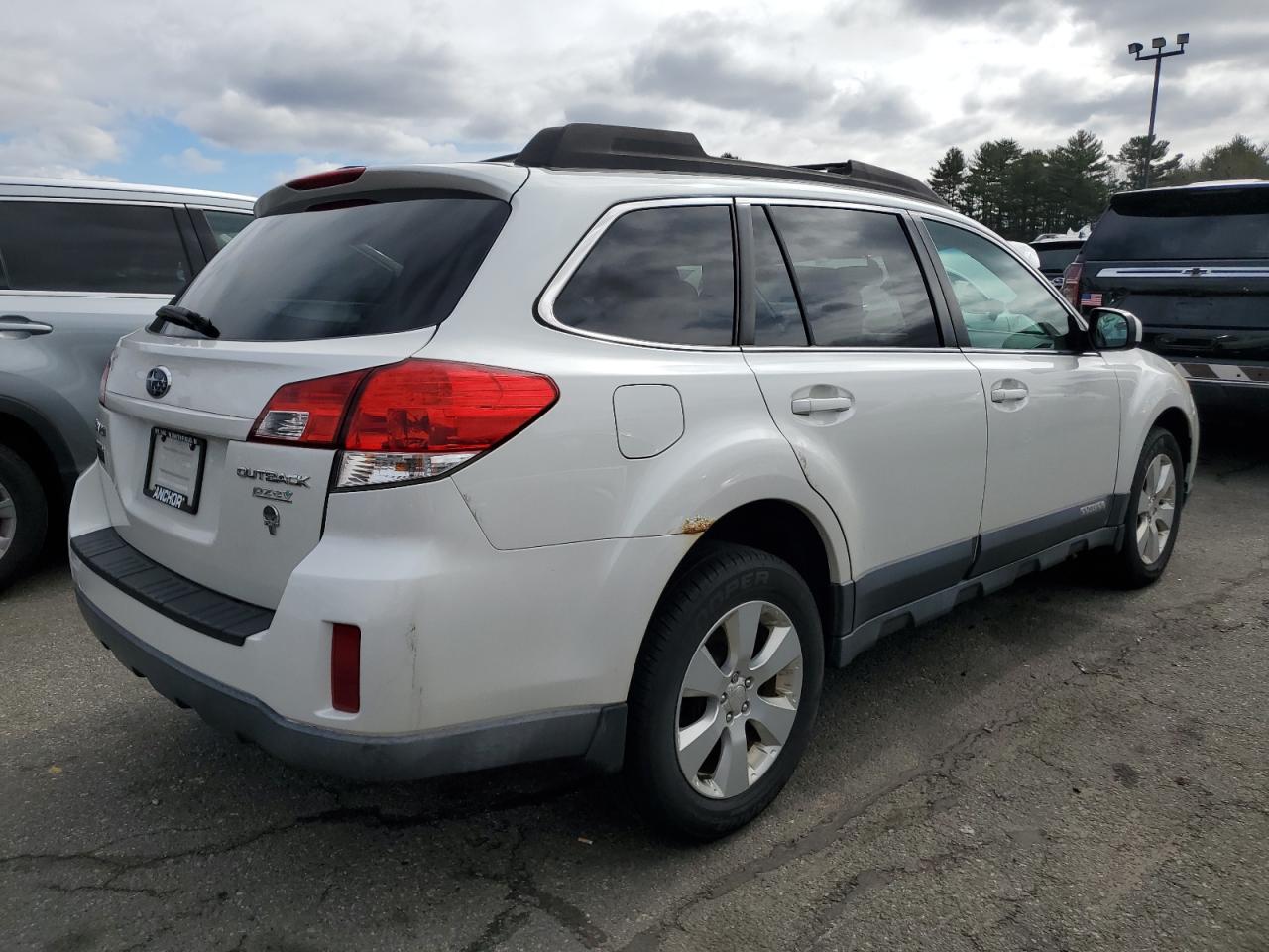 Photo 2 VIN: 4S4BRBKC2A3380553 - SUBARU OUTBACK 