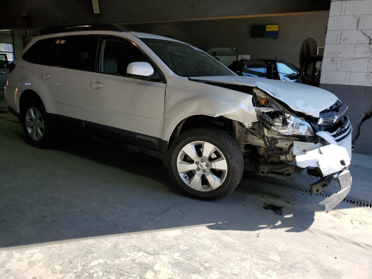 Photo 3 VIN: 4S4BRBKC3C3216215 - SUBARU OUTBACK 