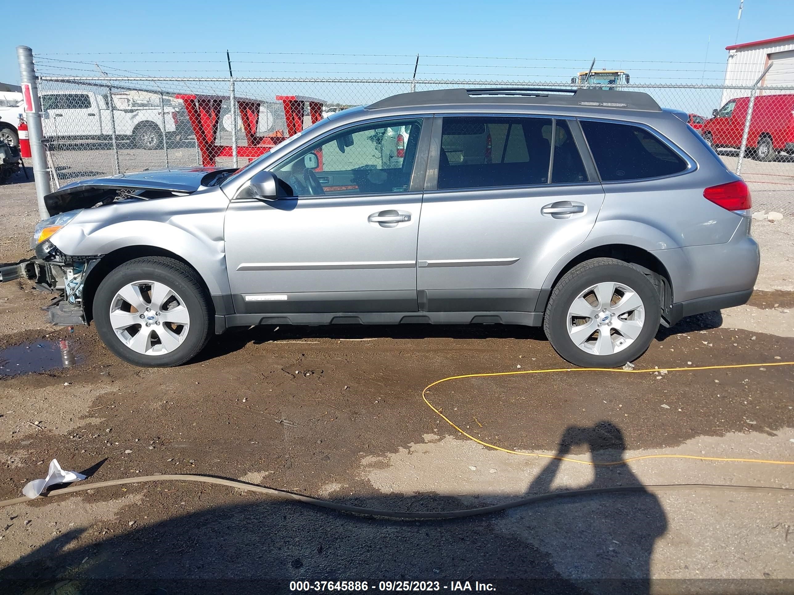 Photo 14 VIN: 4S4BRBKC4B3433612 - SUBARU OUTBACK 