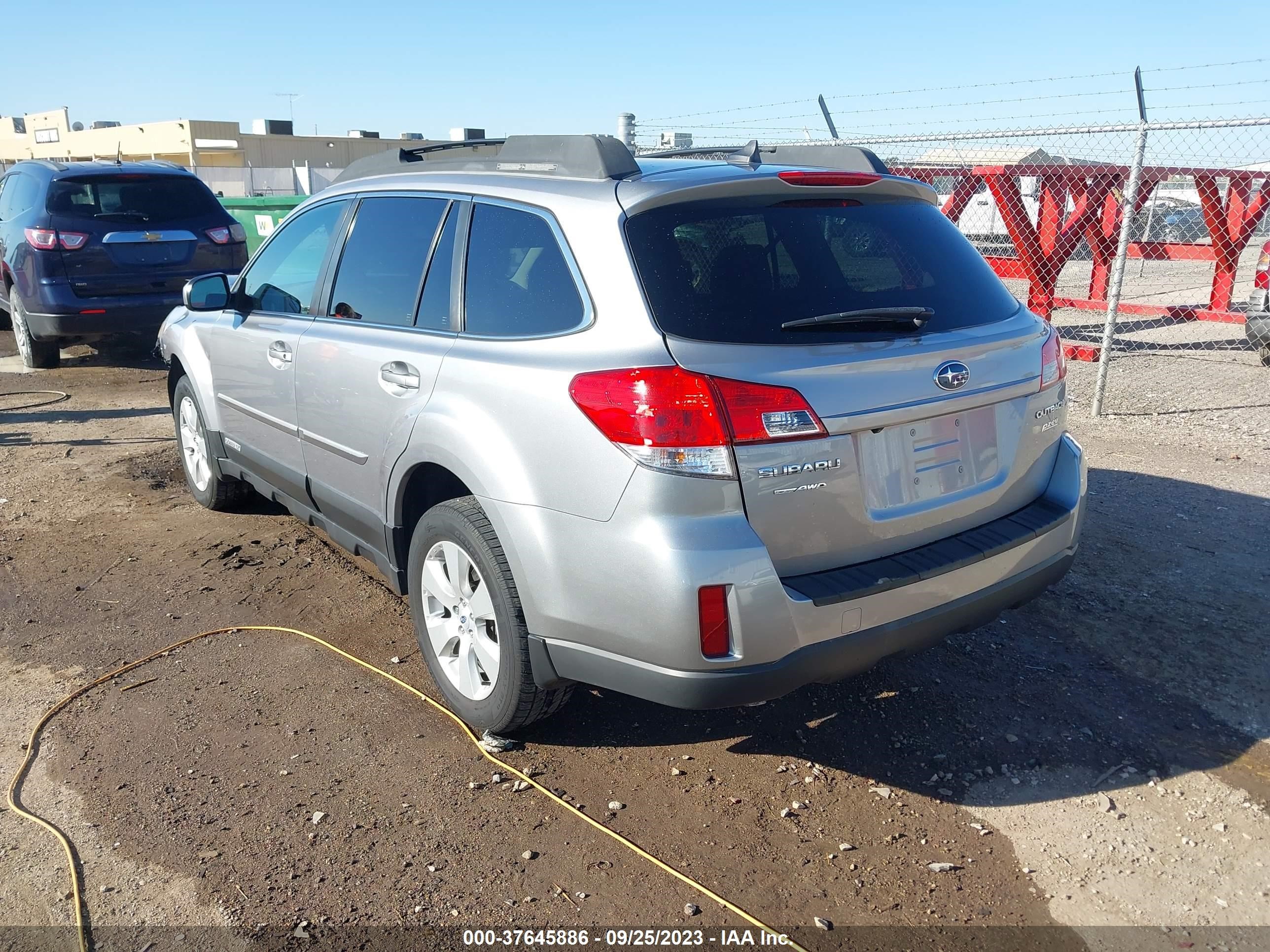 Photo 2 VIN: 4S4BRBKC4B3433612 - SUBARU OUTBACK 