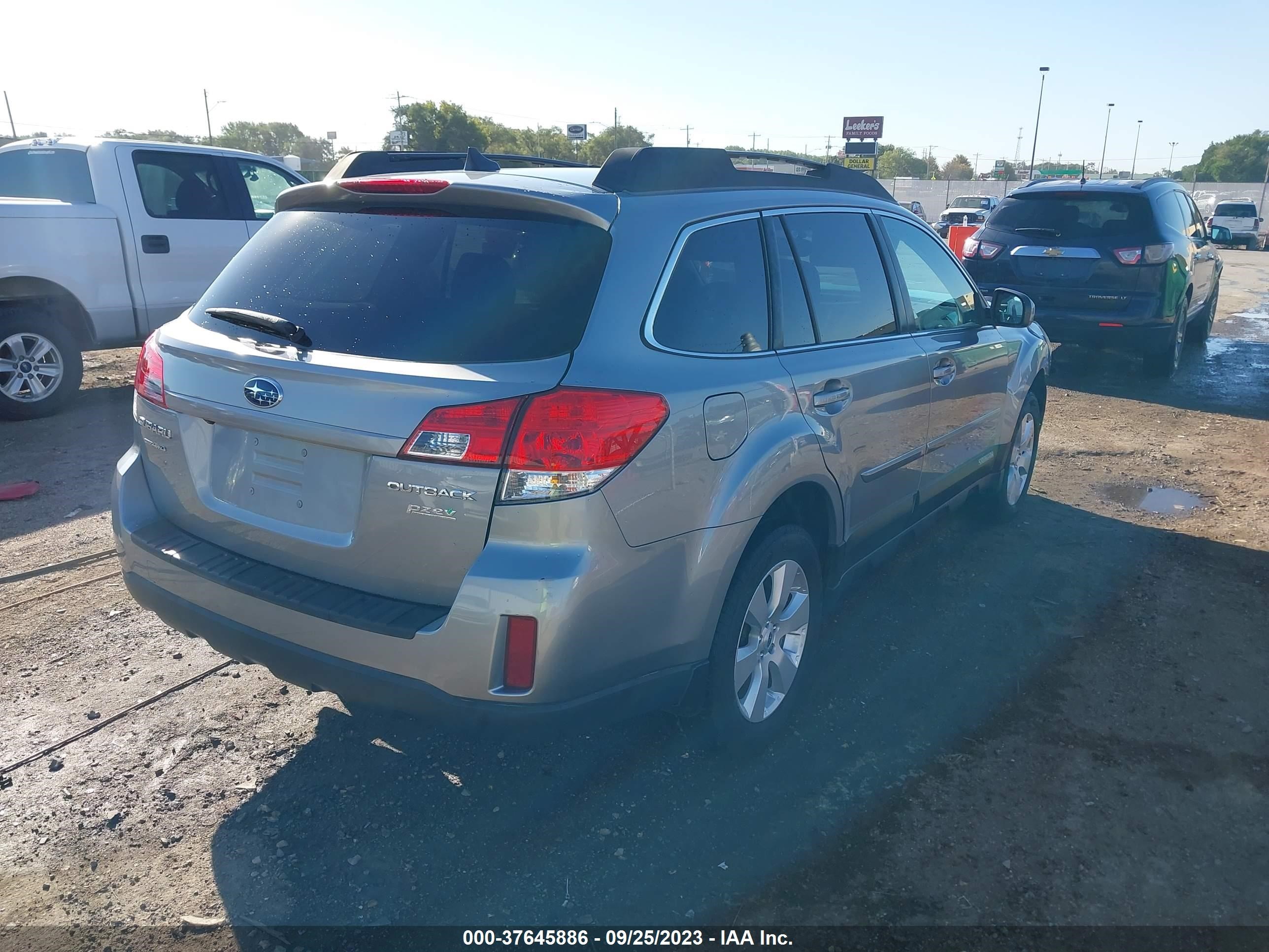 Photo 3 VIN: 4S4BRBKC4B3433612 - SUBARU OUTBACK 