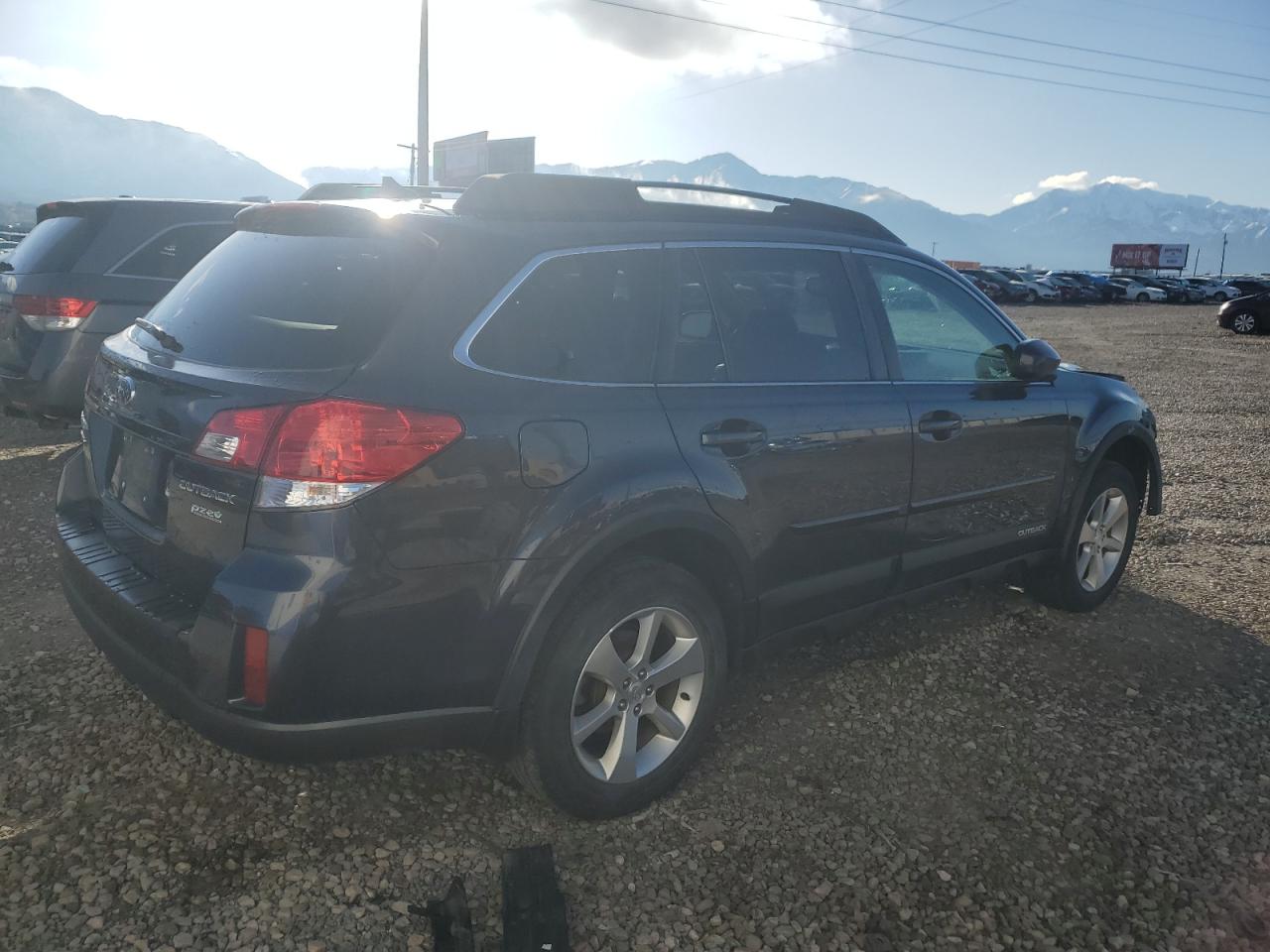 Photo 2 VIN: 4S4BRBKC5D3226939 - SUBARU OUTBACK 