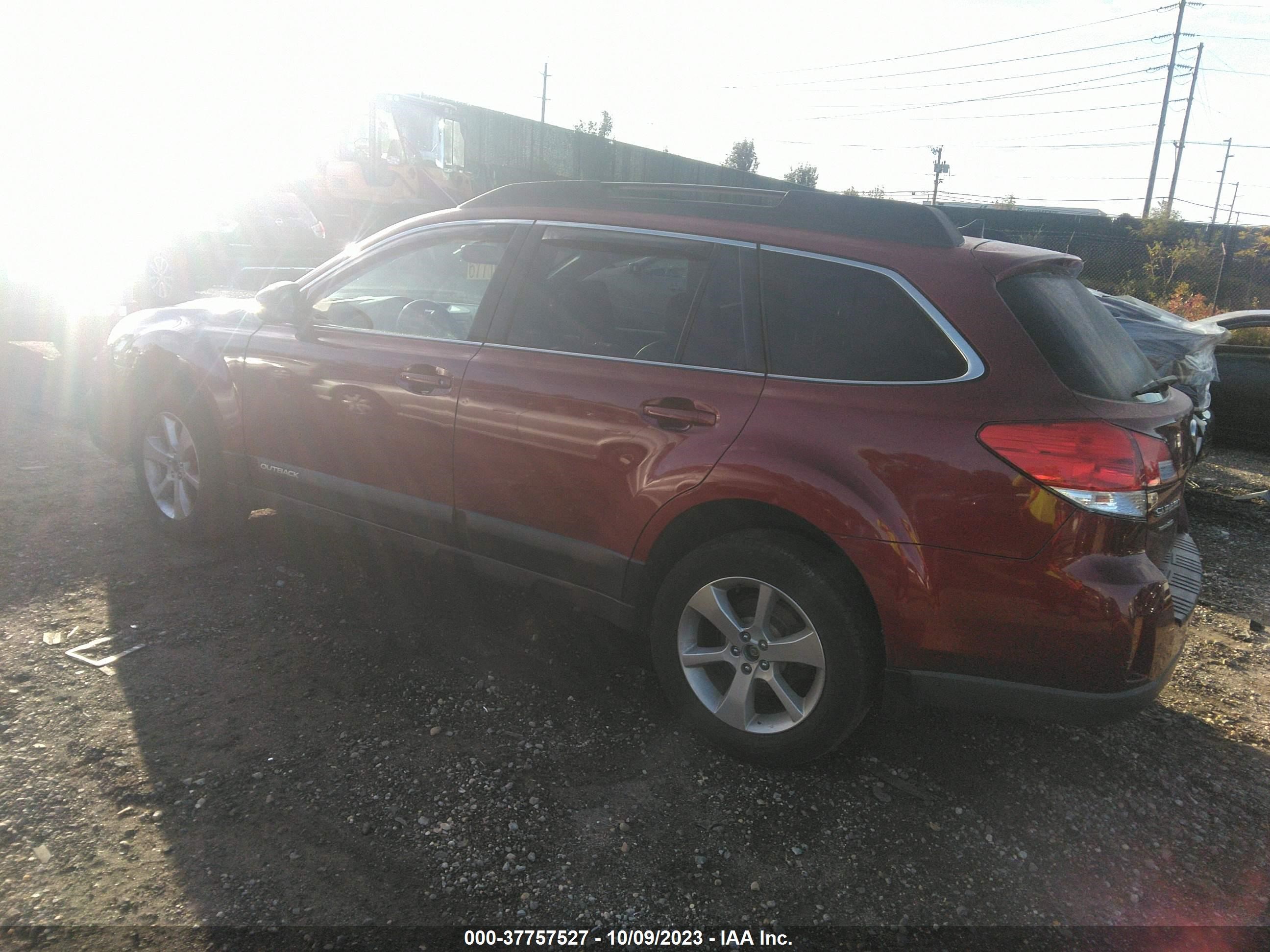 Photo 2 VIN: 4S4BRBKC5D3318634 - SUBARU OUTBACK 