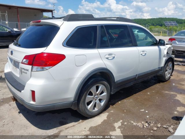 Photo 3 VIN: 4S4BRBKC6B3447687 - SUBARU OUTBACK 