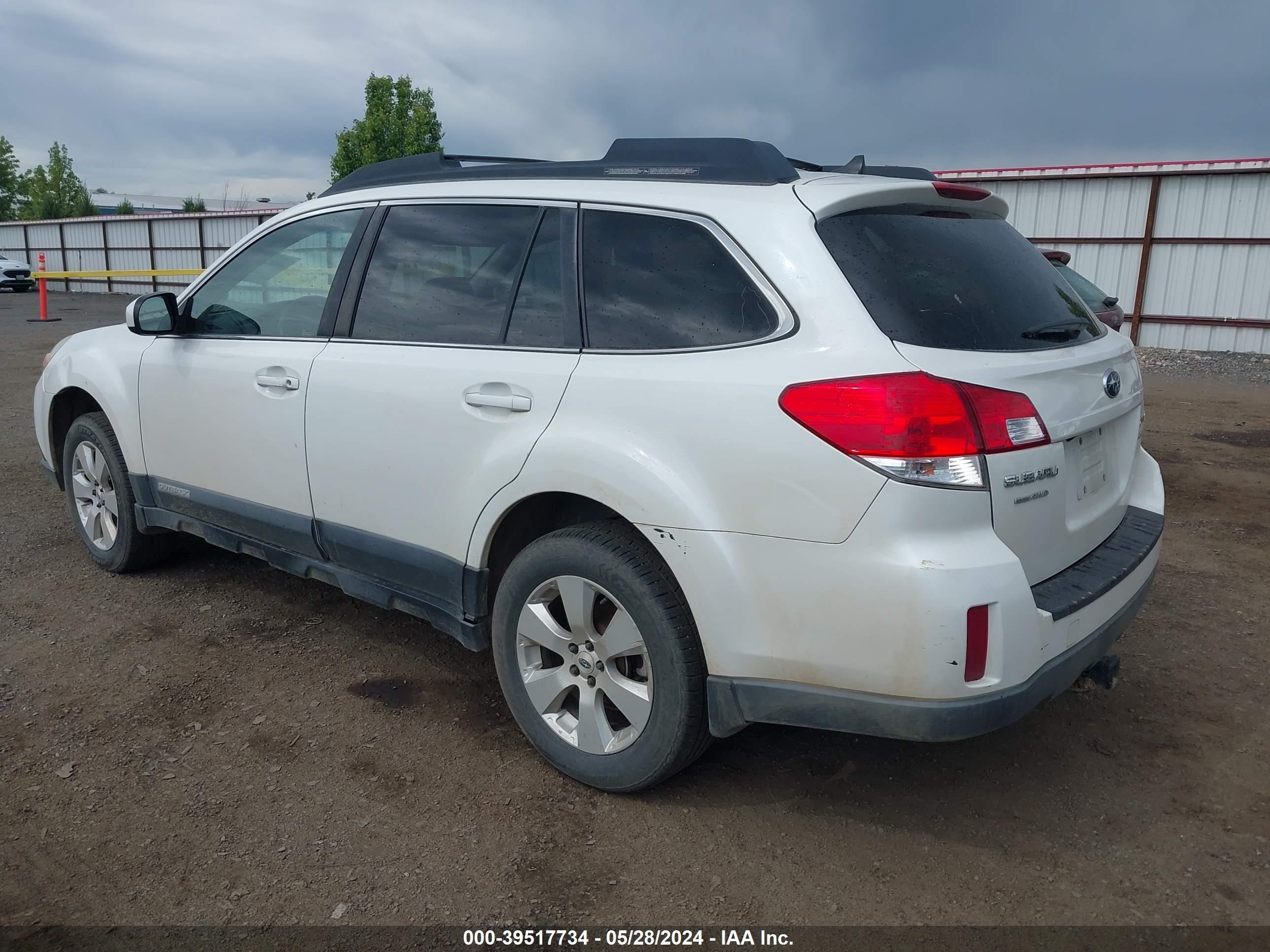 Photo 2 VIN: 4S4BRBKC6C3291605 - SUBARU OUTBACK 