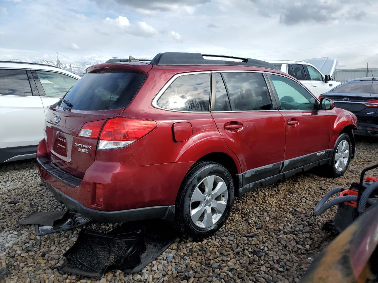 Photo 2 VIN: 4S4BRBKC8B3327826 - SUBARU OUTBACK 