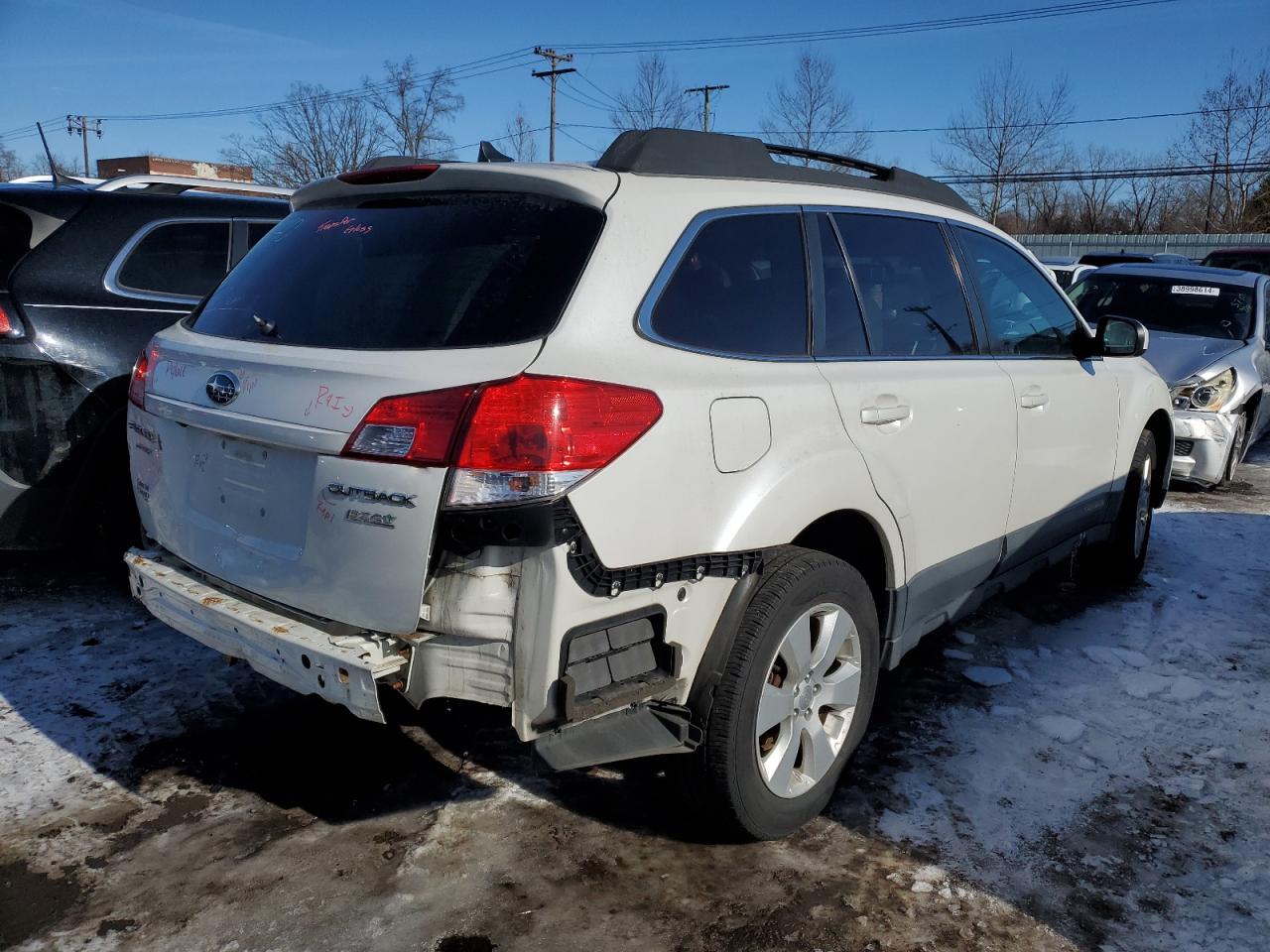 Photo 2 VIN: 4S4BRBLC7B3336676 - SUBARU OUTBACK 