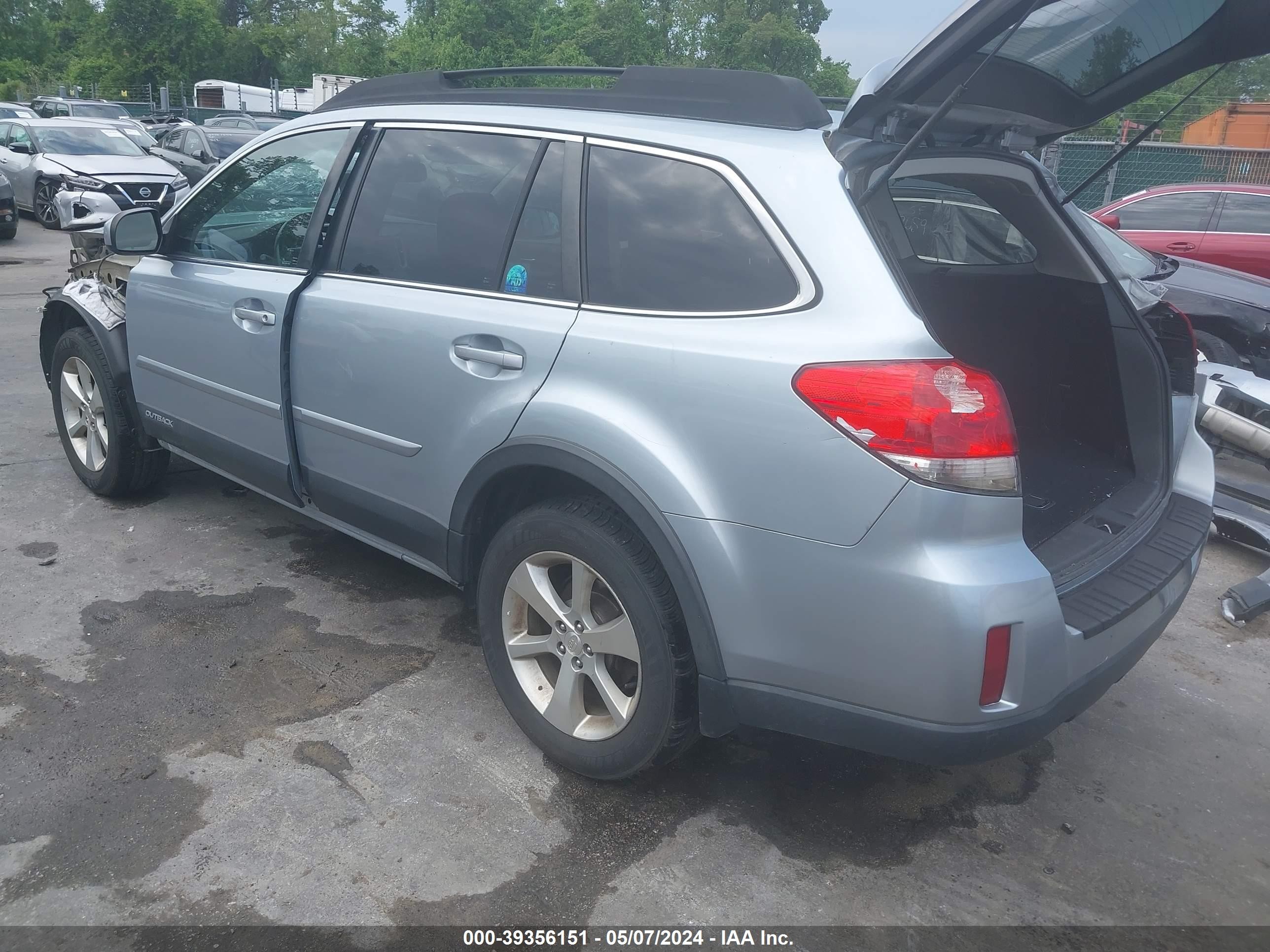 Photo 2 VIN: 4S4BRBMC0E3224126 - SUBARU OUTBACK 