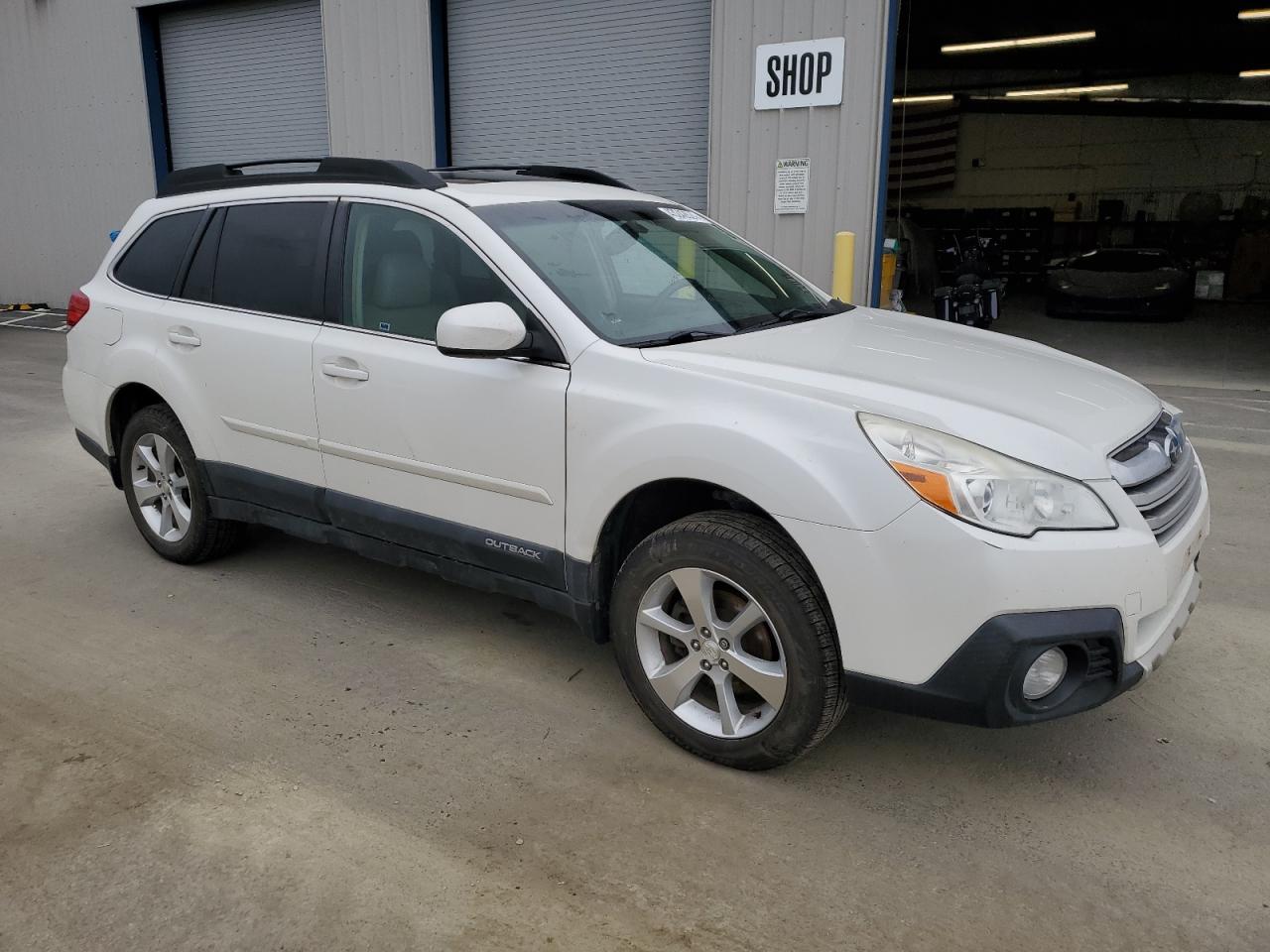 Photo 3 VIN: 4S4BRBMC8E3251333 - SUBARU OUTBACK 