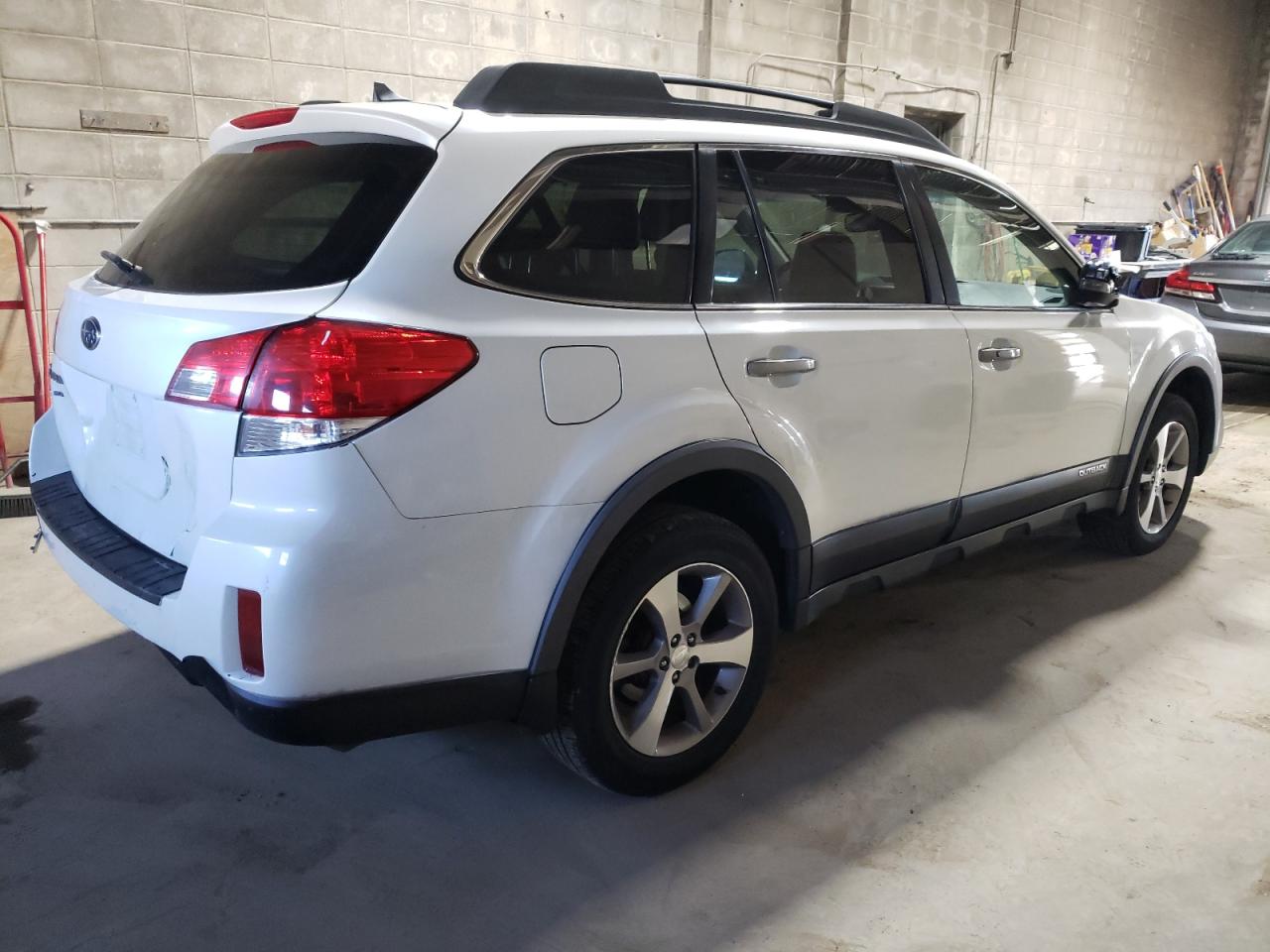 Photo 2 VIN: 4S4BRBSC8D3258400 - SUBARU OUTBACK 