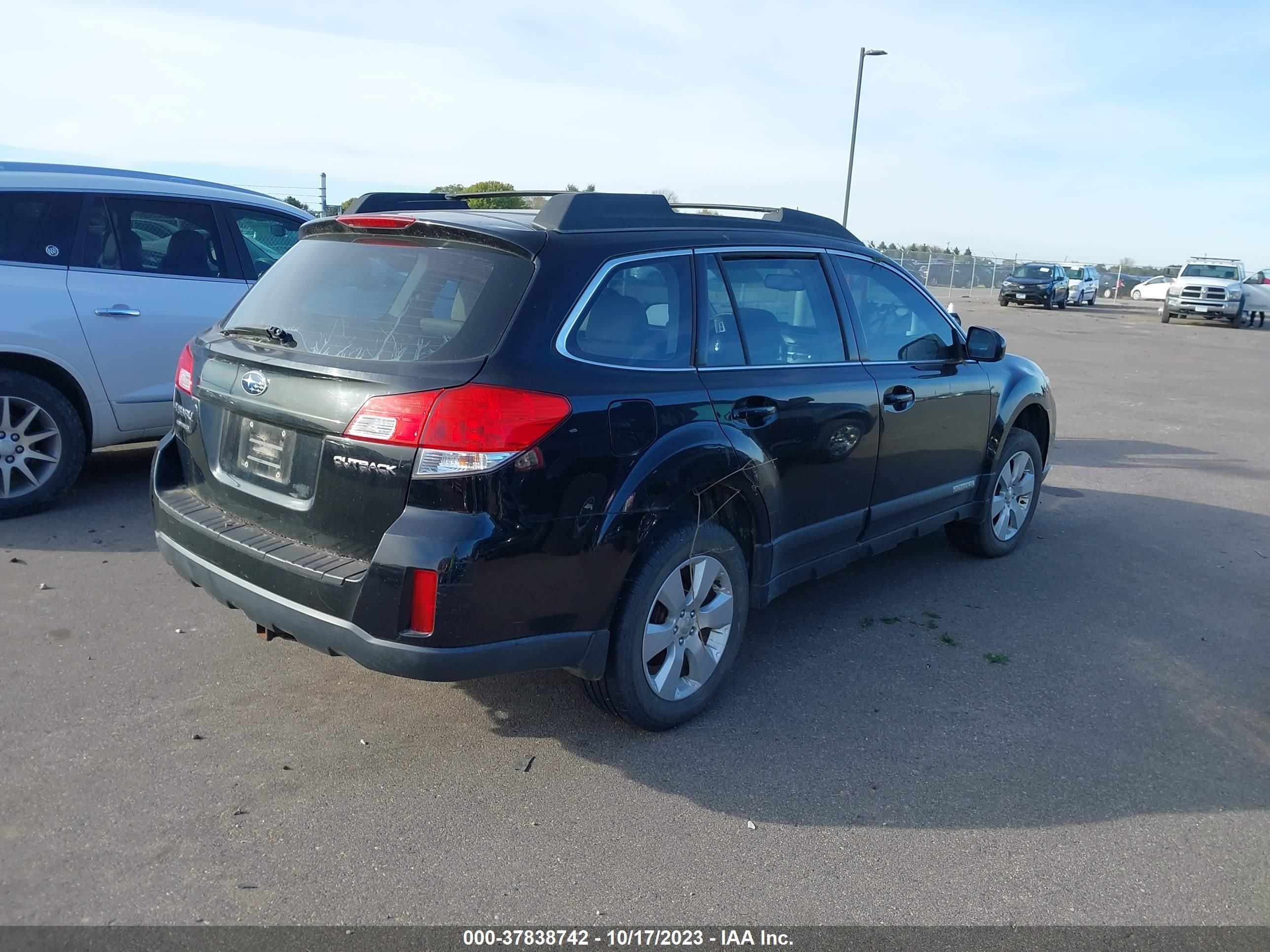 Photo 3 VIN: 4S4BRCAC0C3287430 - SUBARU OUTBACK 