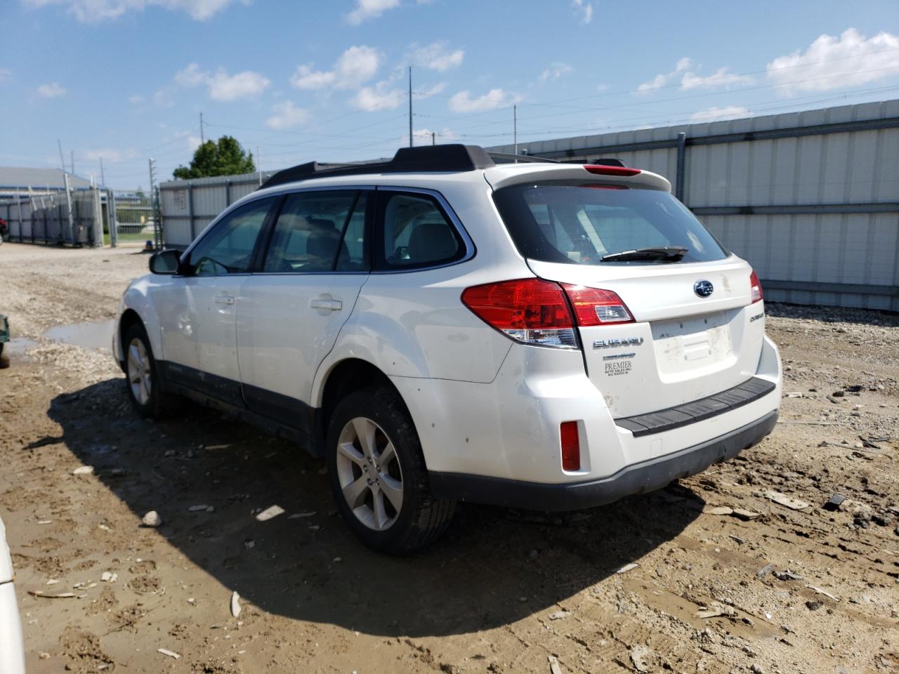 Photo 1 VIN: 4S4BRCAC6E3323902 - SUBARU OUTBACK 