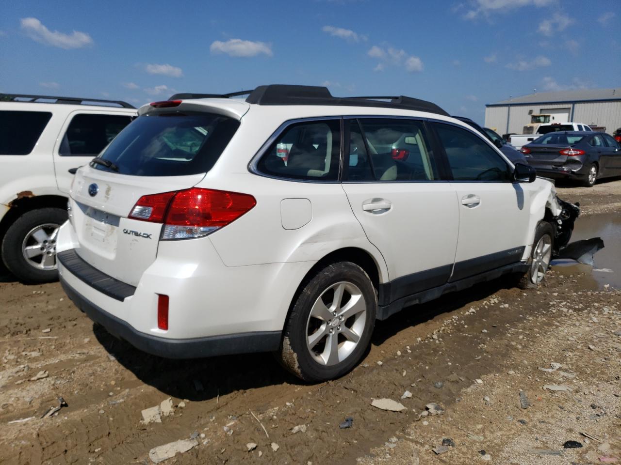 Photo 2 VIN: 4S4BRCAC6E3323902 - SUBARU OUTBACK 