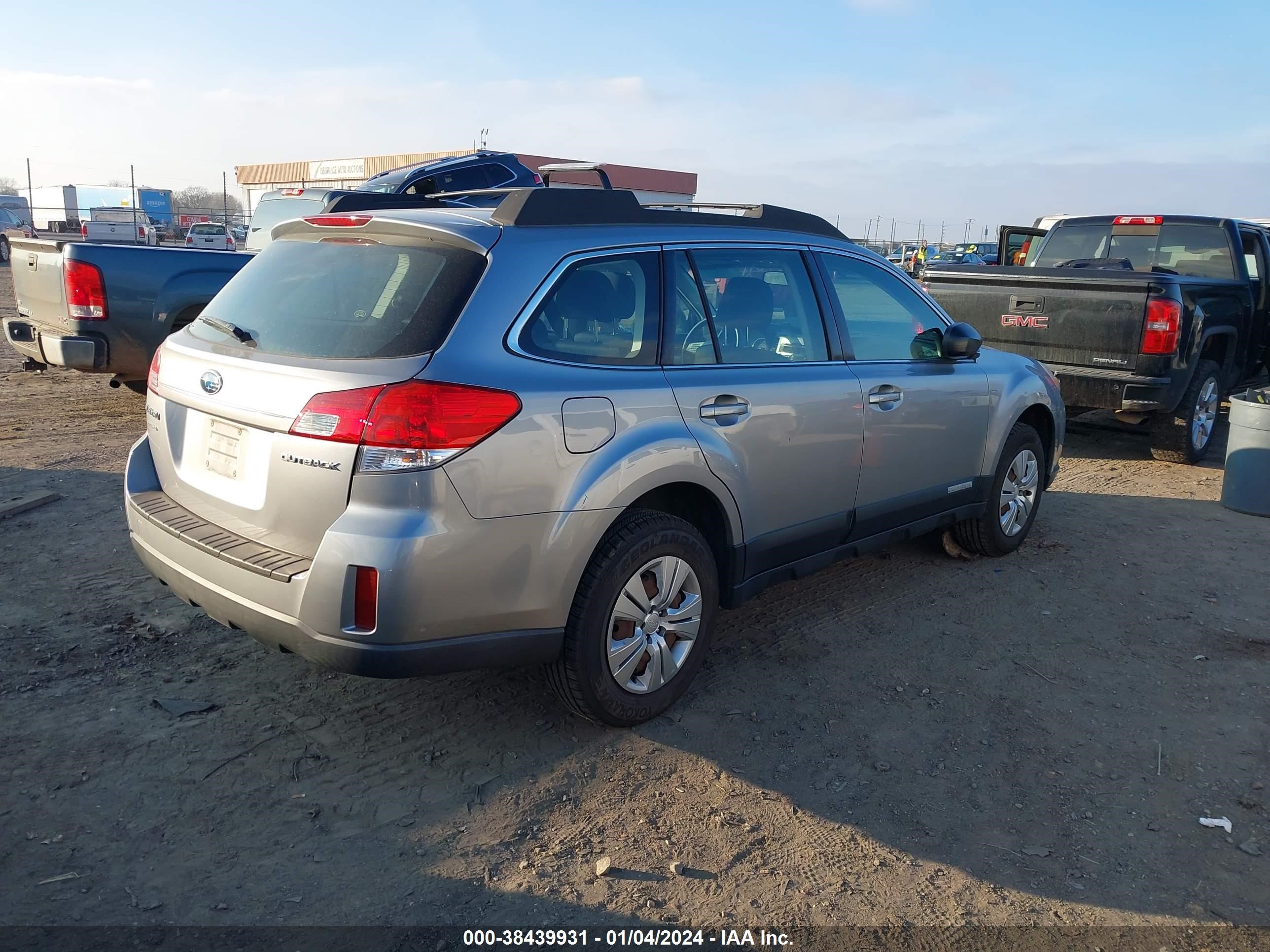 Photo 3 VIN: 4S4BRCAC8B3444944 - SUBARU OUTBACK 