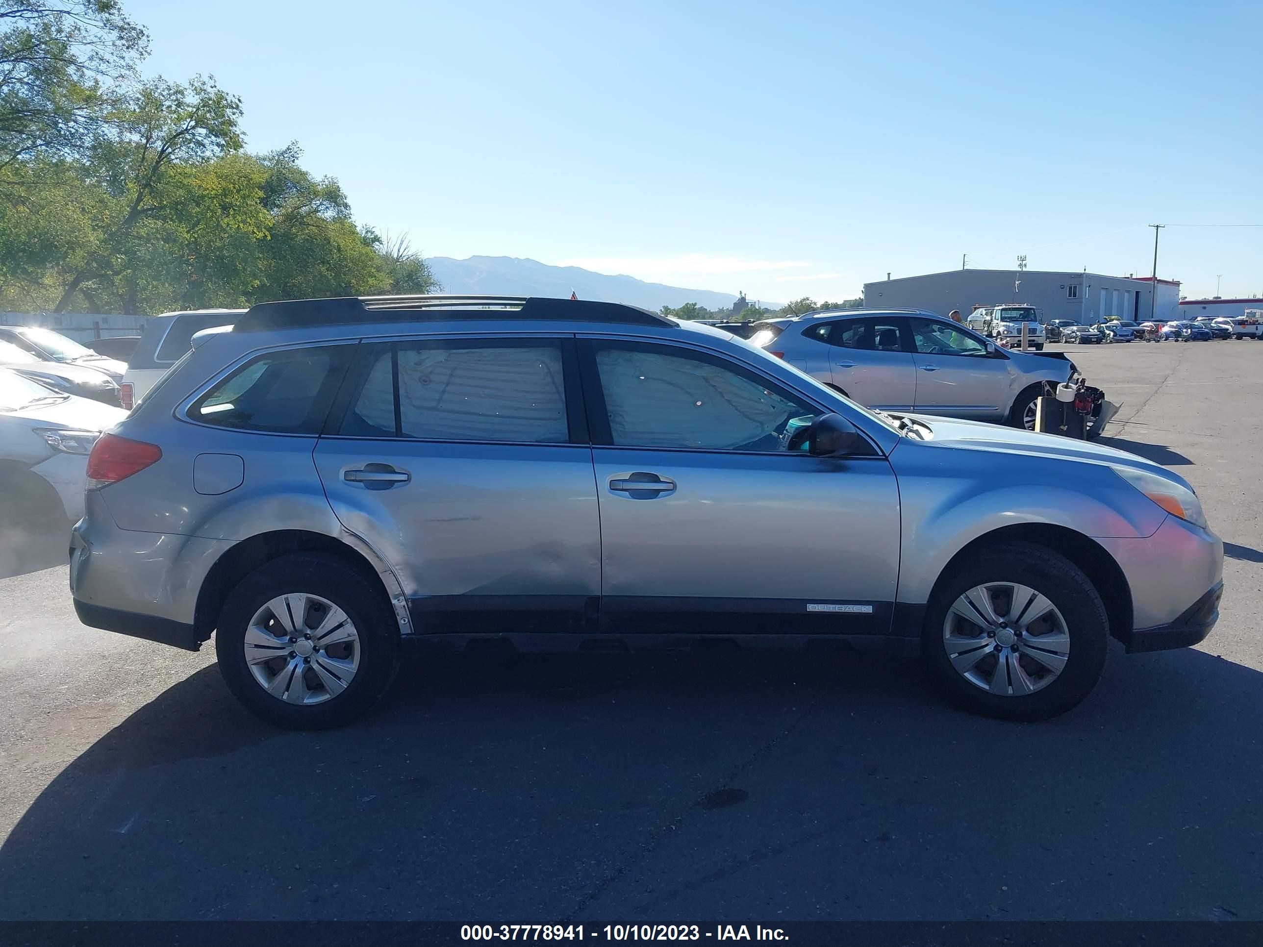 Photo 12 VIN: 4S4BRCACXC3208815 - SUBARU OUTBACK 