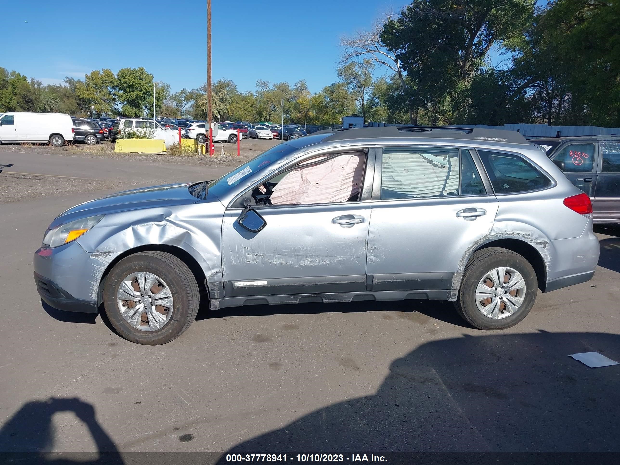 Photo 13 VIN: 4S4BRCACXC3208815 - SUBARU OUTBACK 