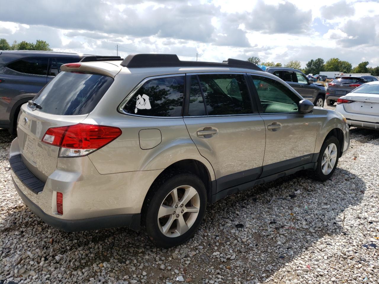 Photo 2 VIN: 4S4BRCACXE3262862 - SUBARU OUTBACK 