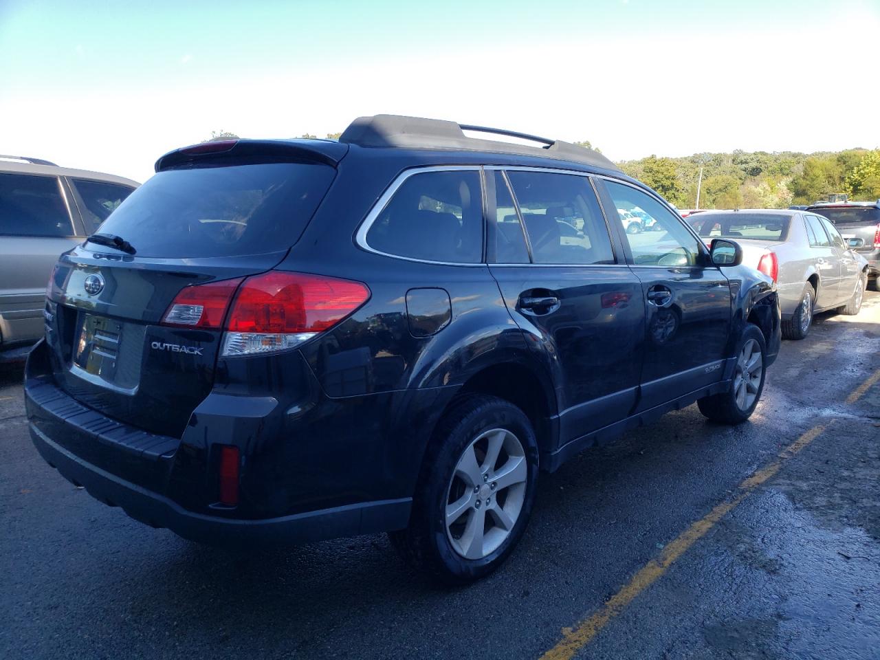 Photo 2 VIN: 4S4BRCCC3D3279613 - SUBARU OUTBACK 