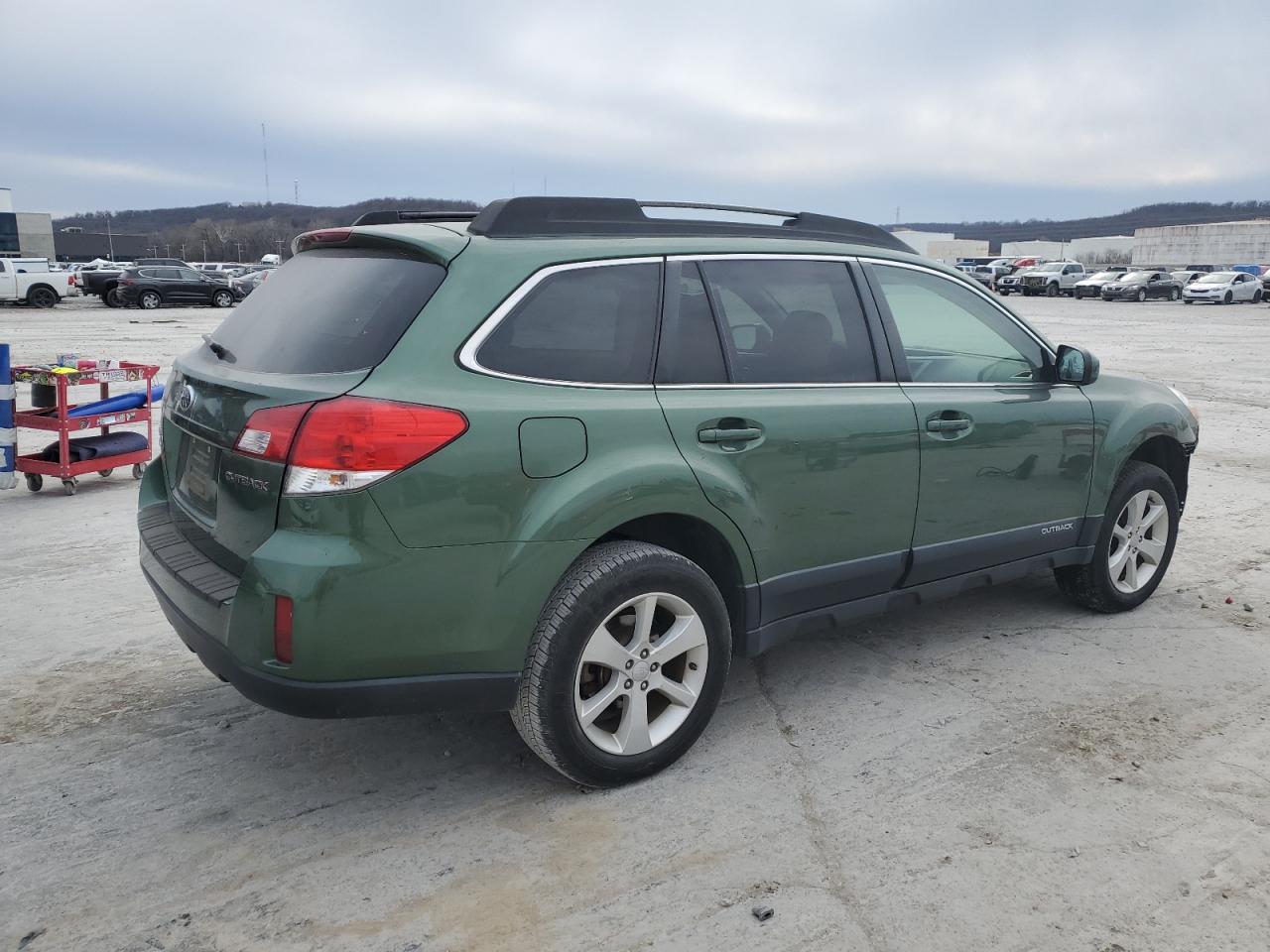 Photo 2 VIN: 4S4BRCCC4D3249889 - SUBARU OUTBACK 