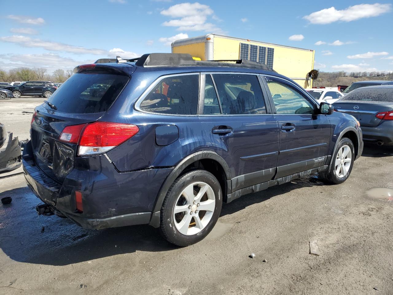 Photo 2 VIN: 4S4BRCCC7E3268115 - SUBARU OUTBACK 