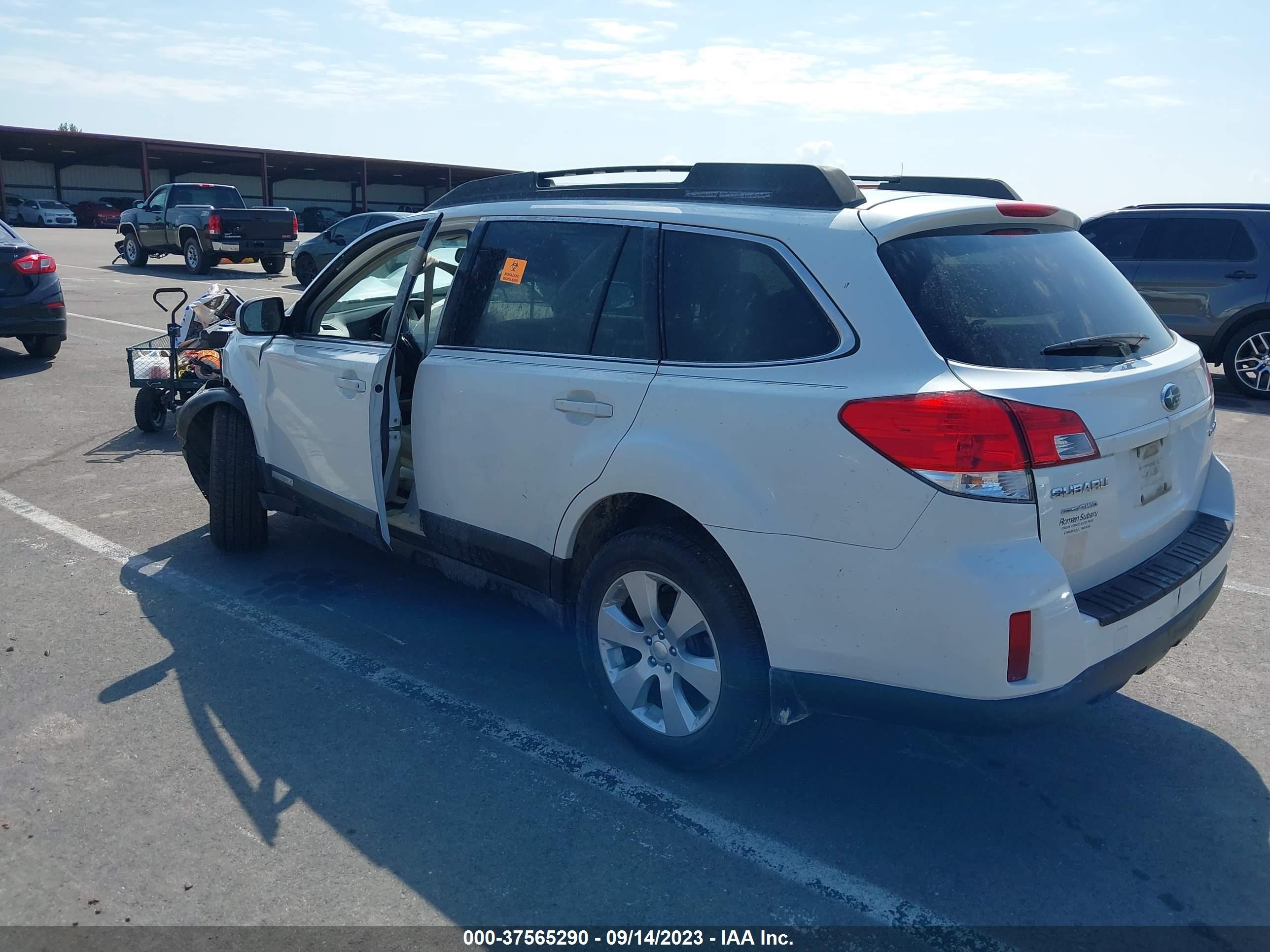 Photo 2 VIN: 4S4BRCCC8A3338165 - SUBARU OUTBACK 