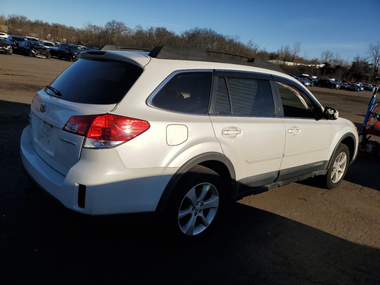 Photo 2 VIN: 4S4BRCGC0D3208699 - SUBARU OUTBACK 