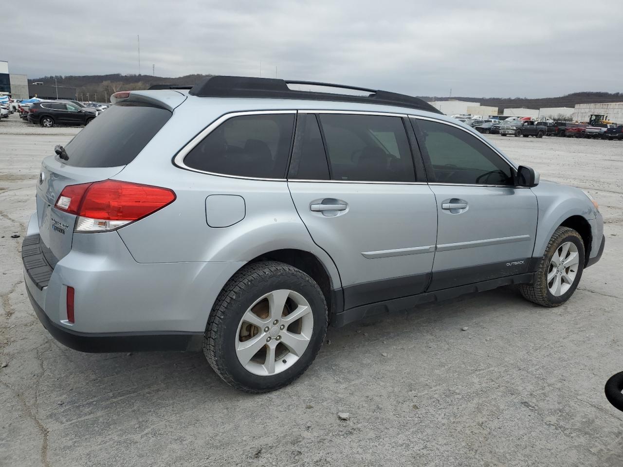 Photo 2 VIN: 4S4BRCGC8D3221698 - SUBARU OUTBACK 