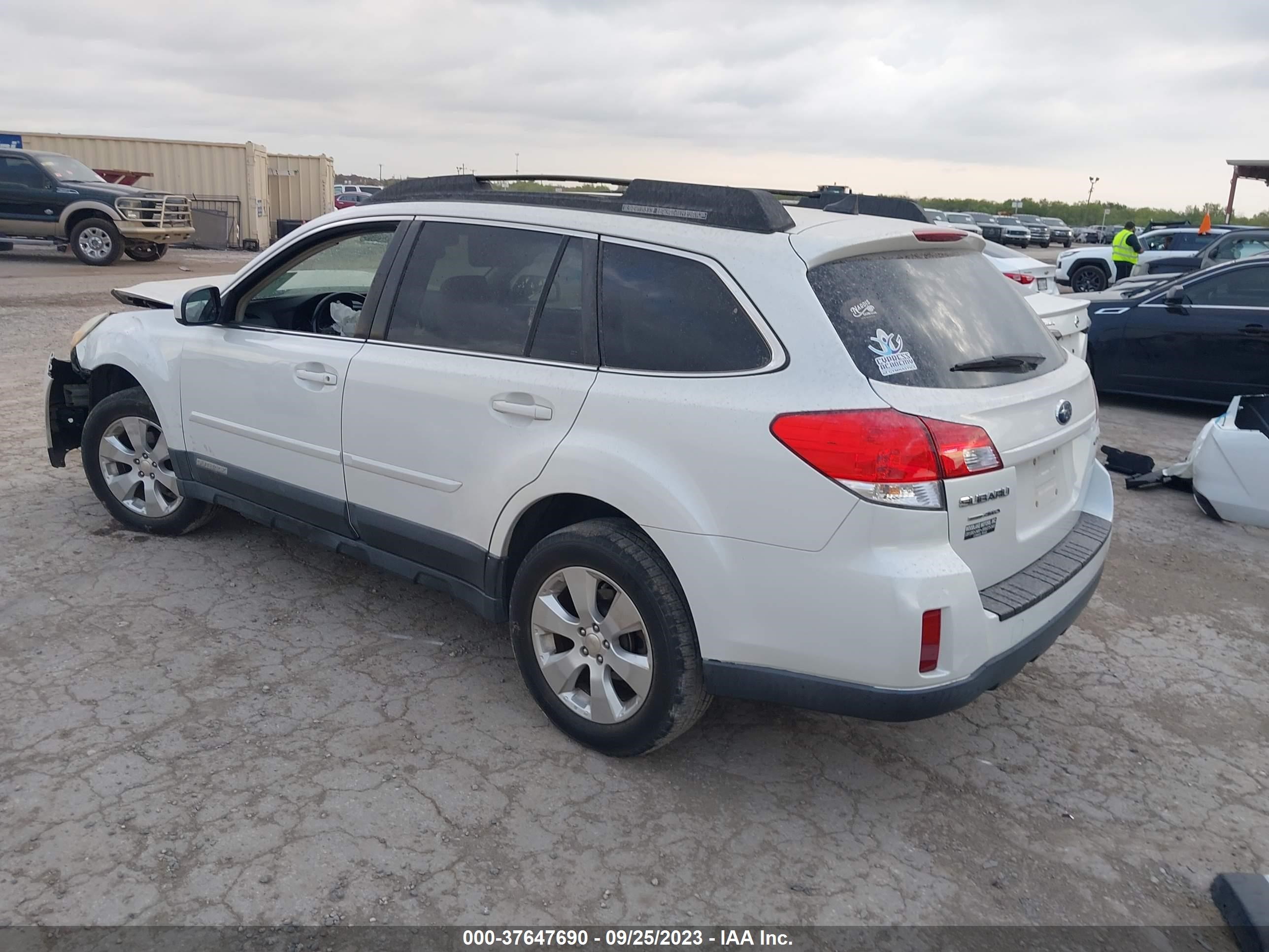 Photo 2 VIN: 4S4BRCJC0B3405295 - SUBARU OUTBACK 