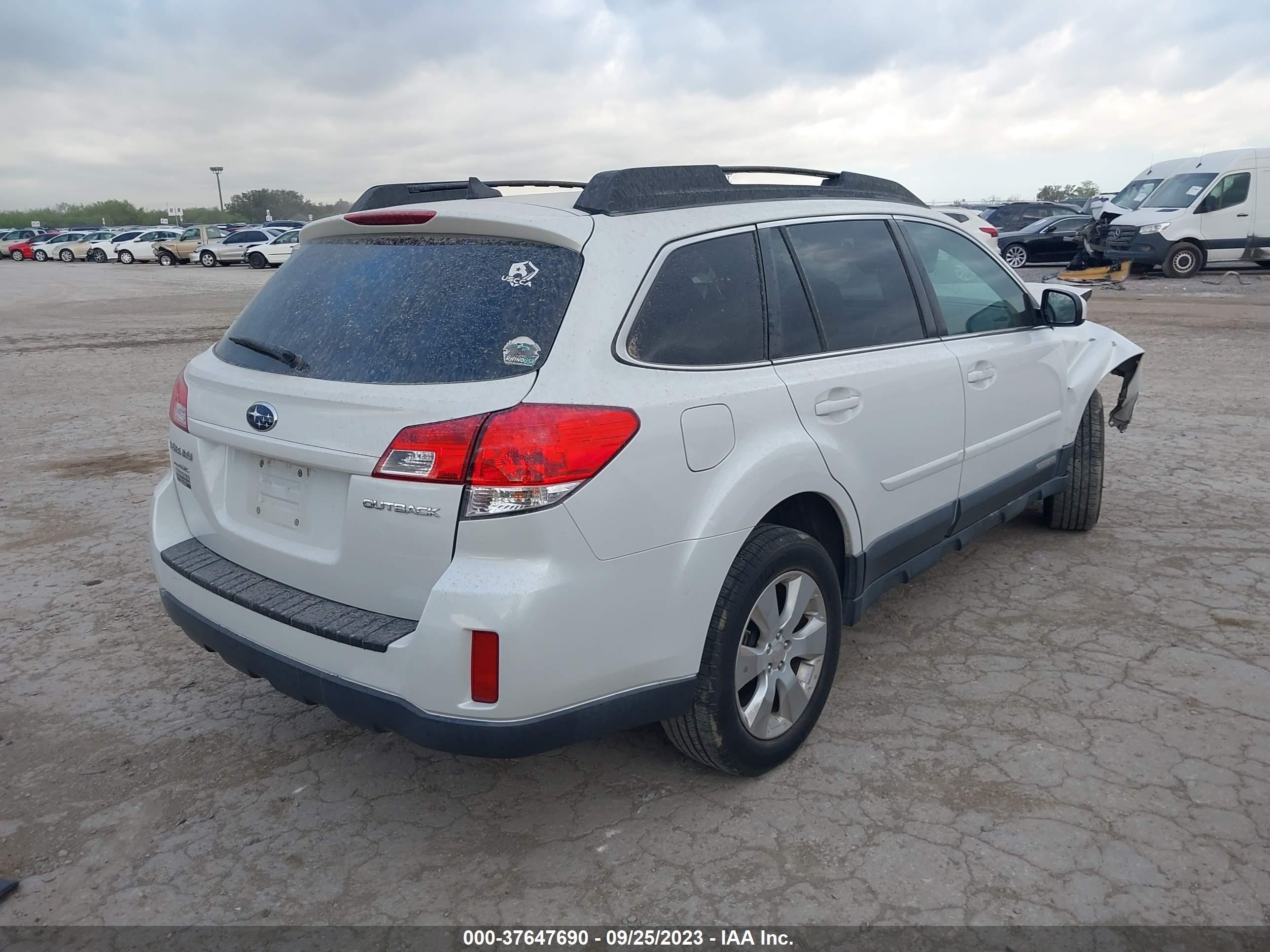 Photo 3 VIN: 4S4BRCJC0B3405295 - SUBARU OUTBACK 