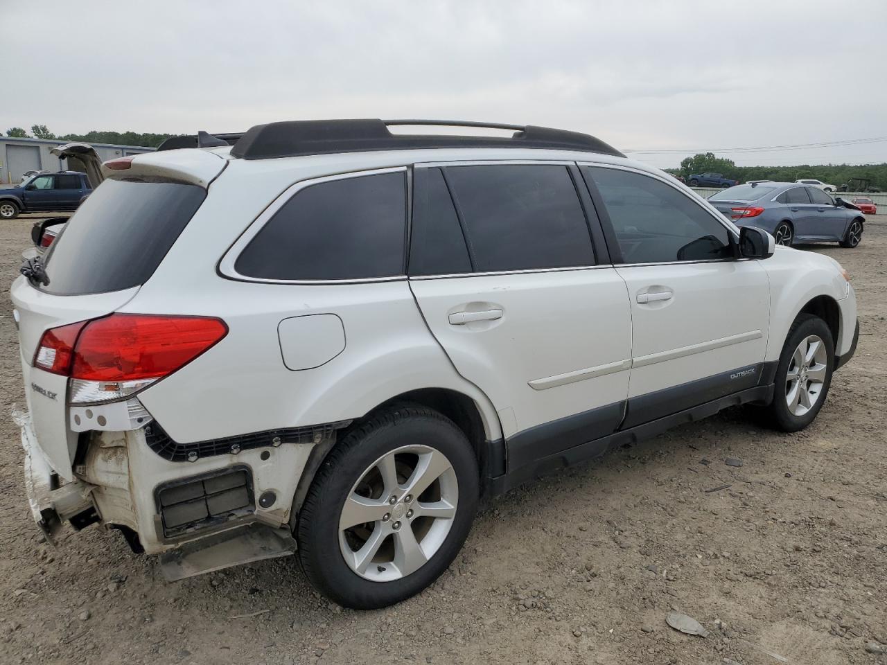 Photo 2 VIN: 4S4BRCJC7D3272425 - SUBARU OUTBACK 