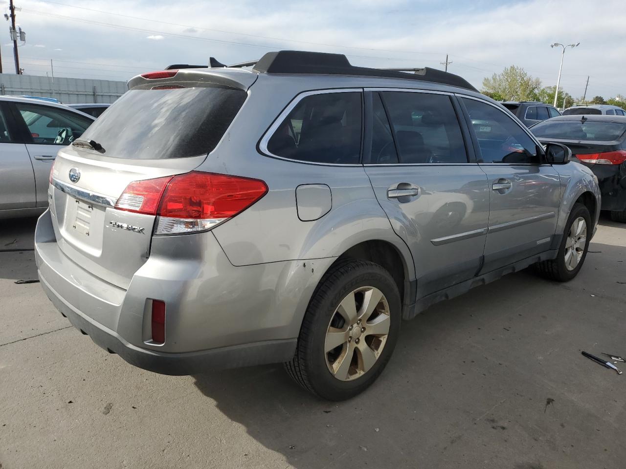 Photo 2 VIN: 4S4BRCKC2B3403420 - SUBARU OUTBACK 