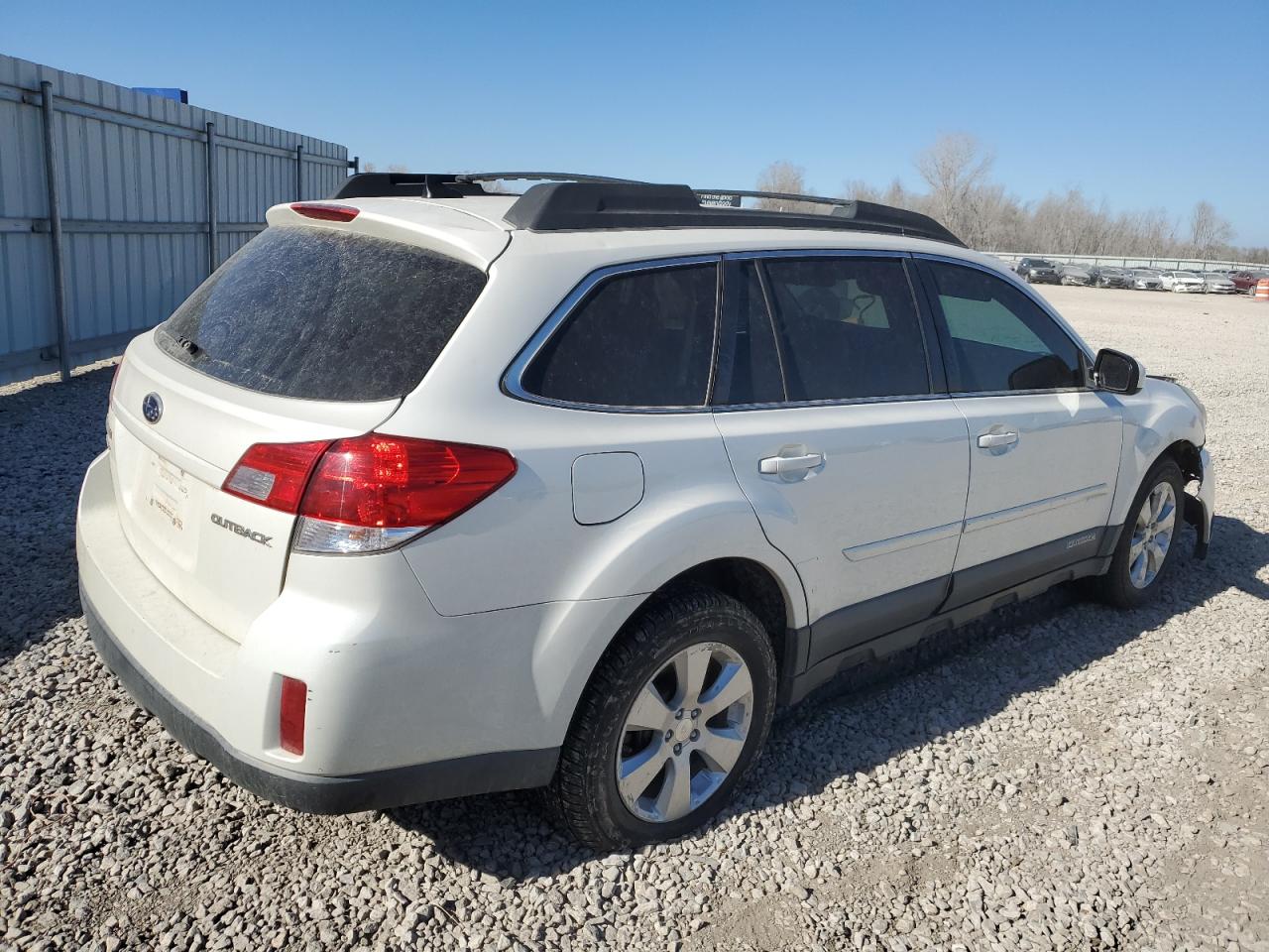 Photo 2 VIN: 4S4BRCKC4B3383803 - SUBARU OUTBACK 