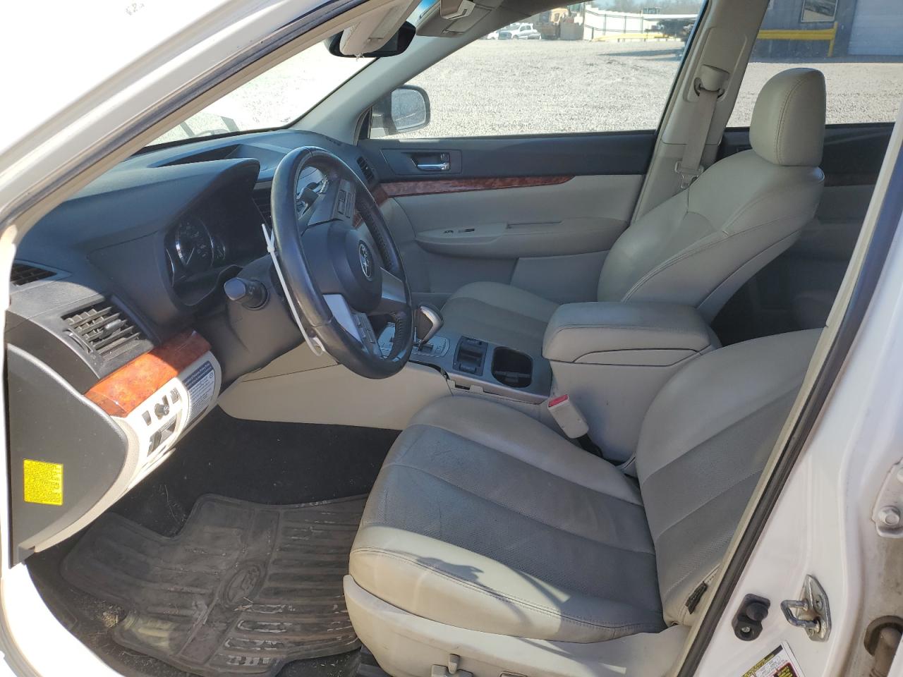 Photo 6 VIN: 4S4BRCKC4B3383803 - SUBARU OUTBACK 