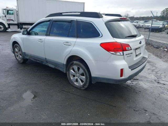 Photo 2 VIN: 4S4BRCKC8A3355629 - SUBARU OUTBACK 