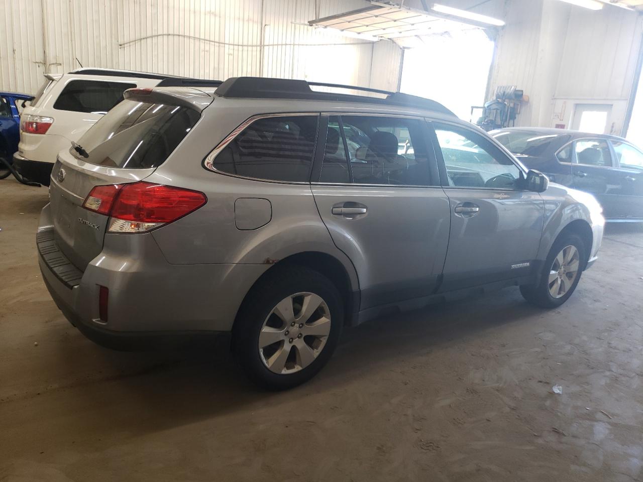 Photo 2 VIN: 4S4BRCKC8A3359583 - SUBARU OUTBACK 