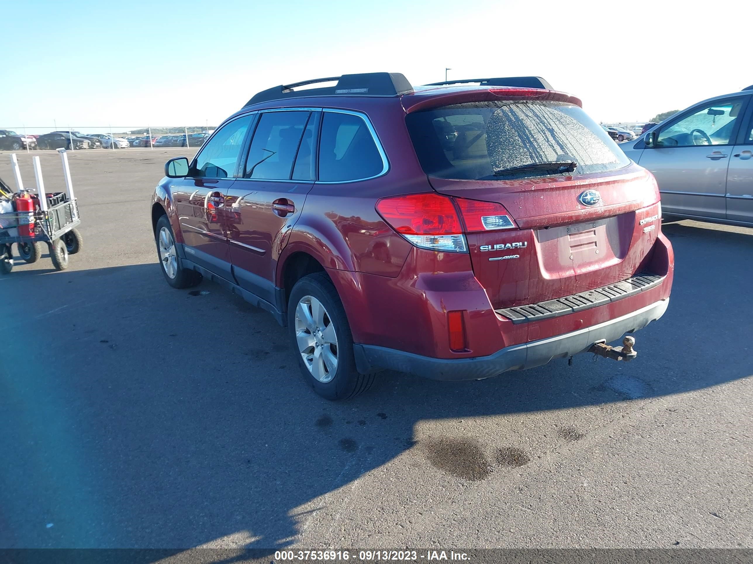 Photo 2 VIN: 4S4BRDGC0B2421807 - SUBARU OUTBACK 