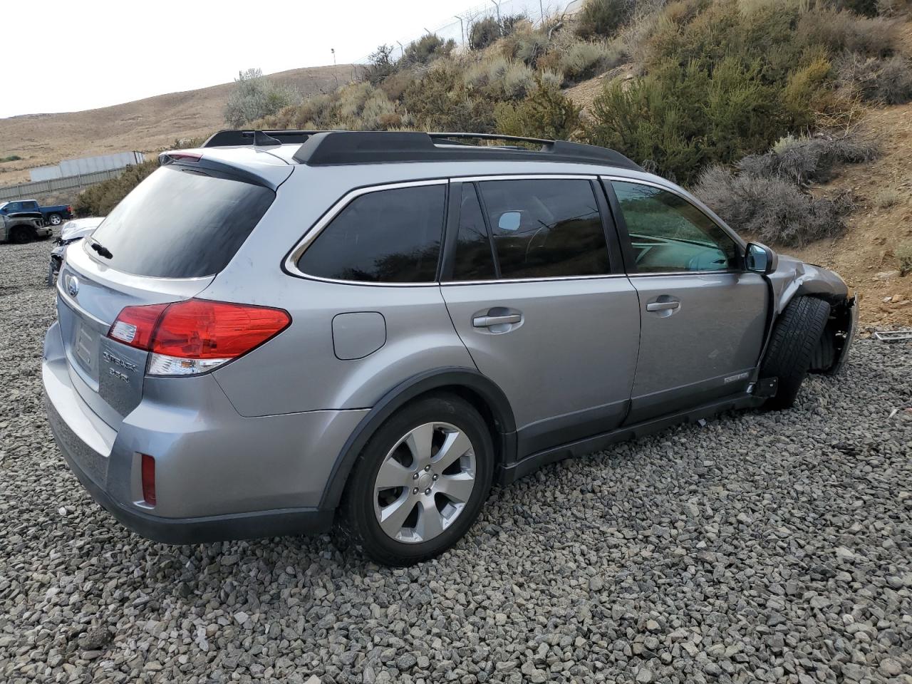 Photo 2 VIN: 4S4BRDJC6B2407175 - SUBARU OUTBACK 