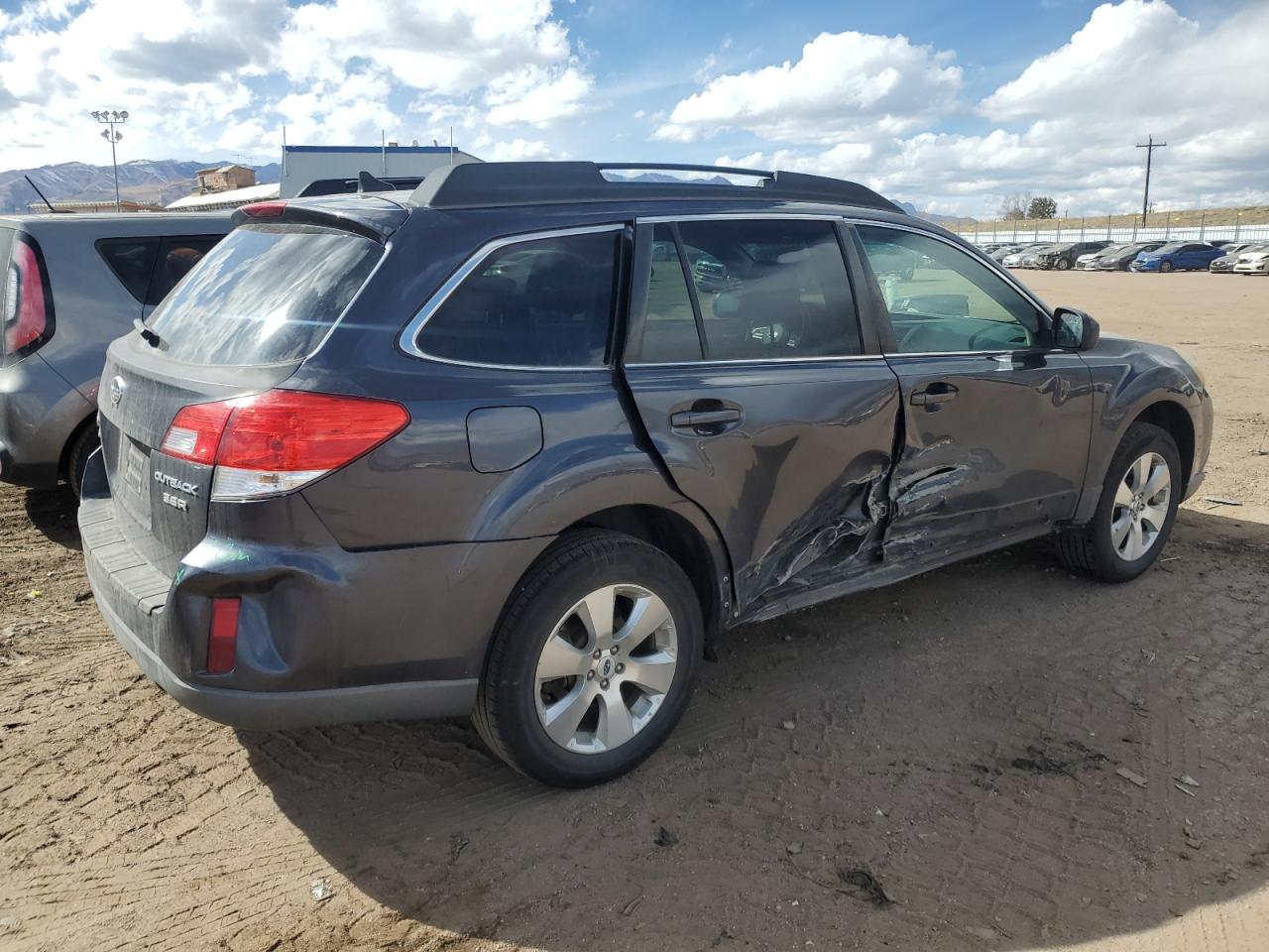 Photo 2 VIN: 4S4BRDKC2C2231161 - SUBARU OUTBACK 