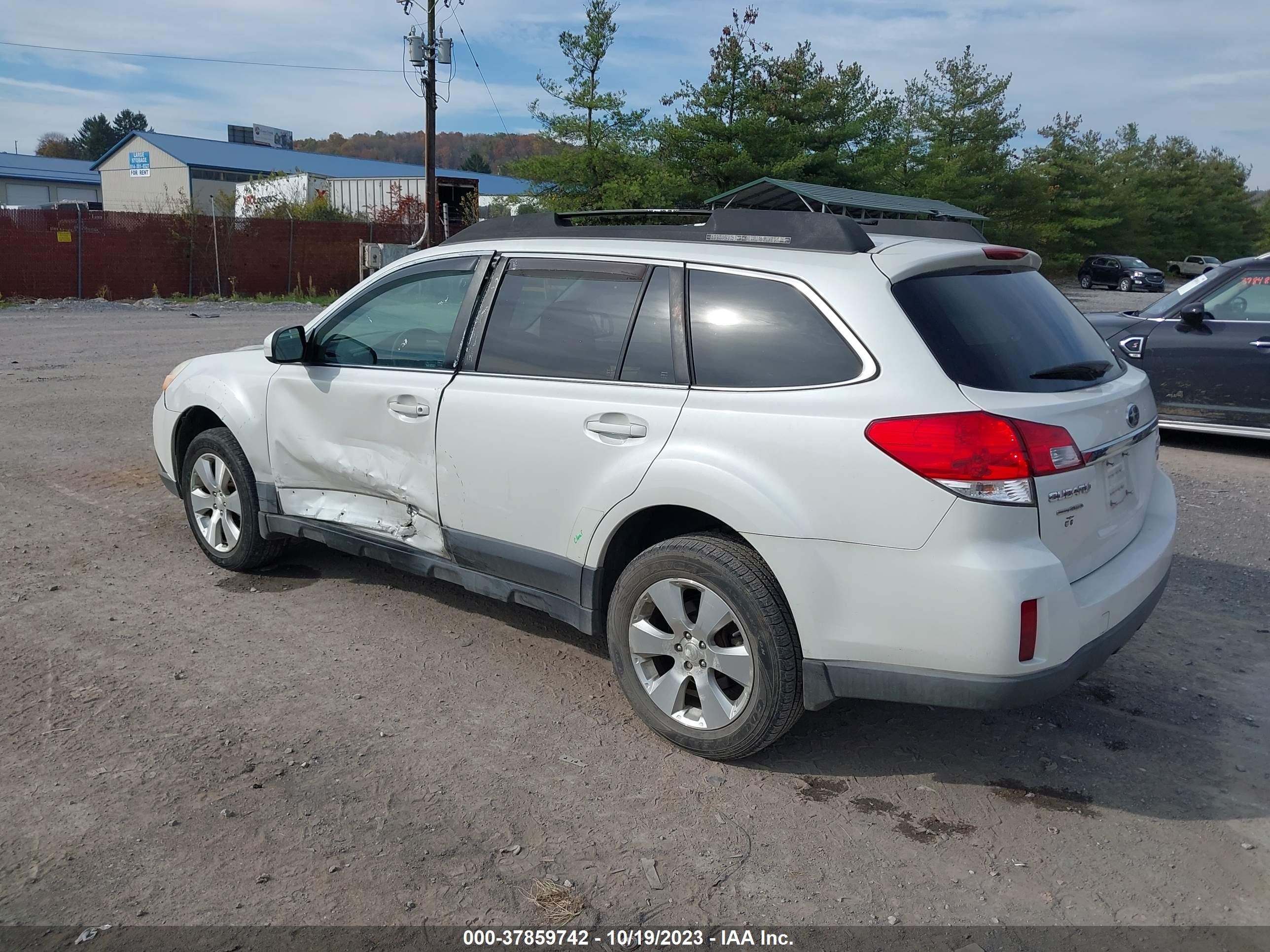 Photo 2 VIN: 4S4BRDKC5A2374909 - SUBARU OUTBACK 