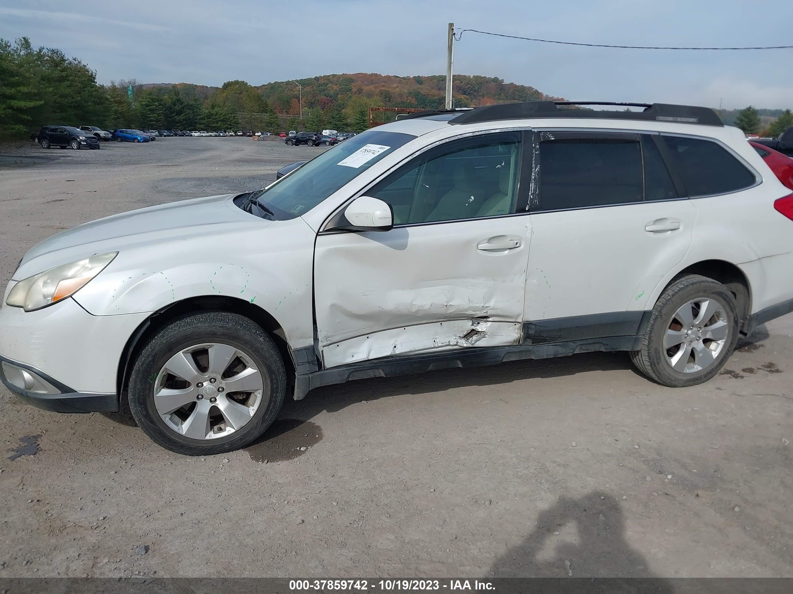 Photo 5 VIN: 4S4BRDKC5A2374909 - SUBARU OUTBACK 