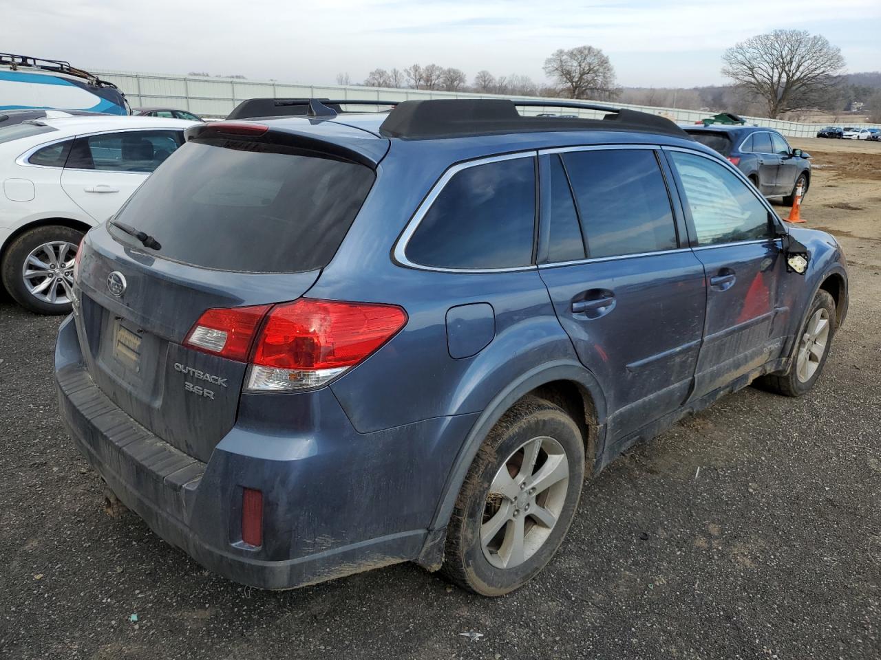 Photo 2 VIN: 4S4BRDLCXD2293956 - SUBARU OUTBACK 