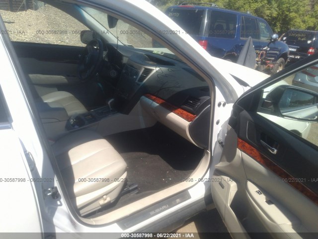 Photo 4 VIN: 4S4BREKC9B2424363 - SUBARU OUTBACK 