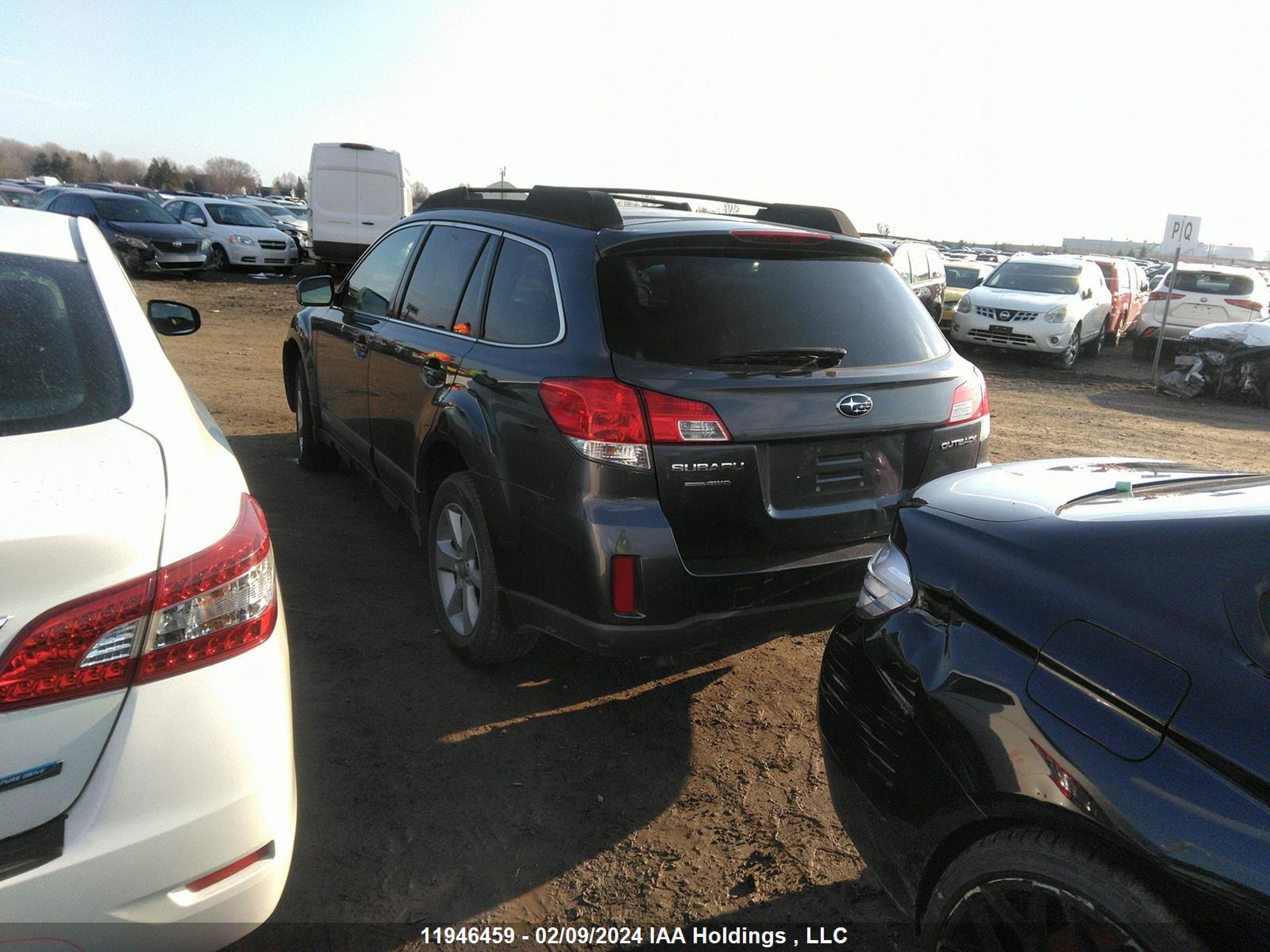 Photo 2 VIN: 4S4BRGDC0E3210949 - SUBARU OUTBACK 