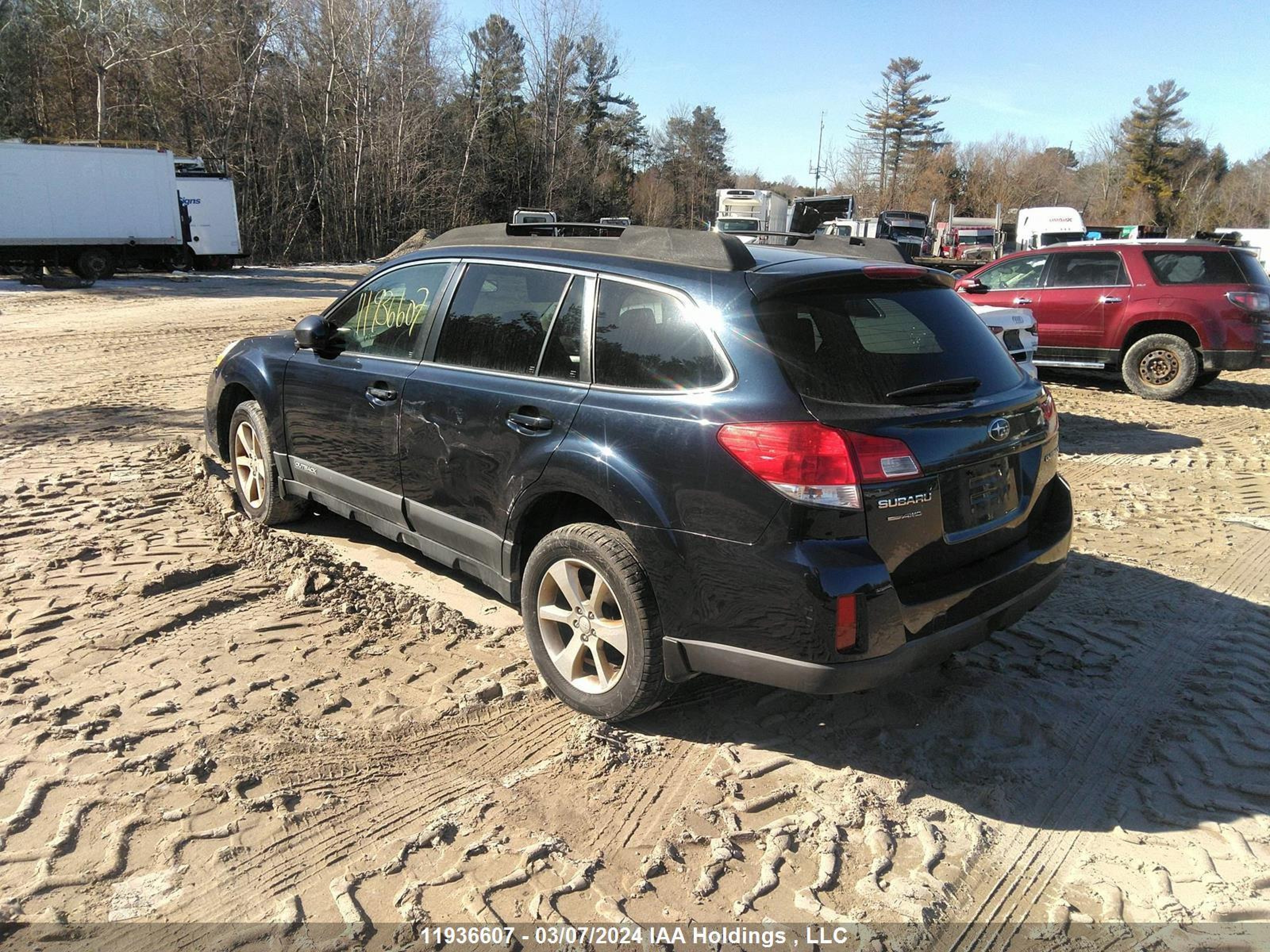 Photo 2 VIN: 4S4BRGGC2D1240833 - SUBARU OUTBACK 