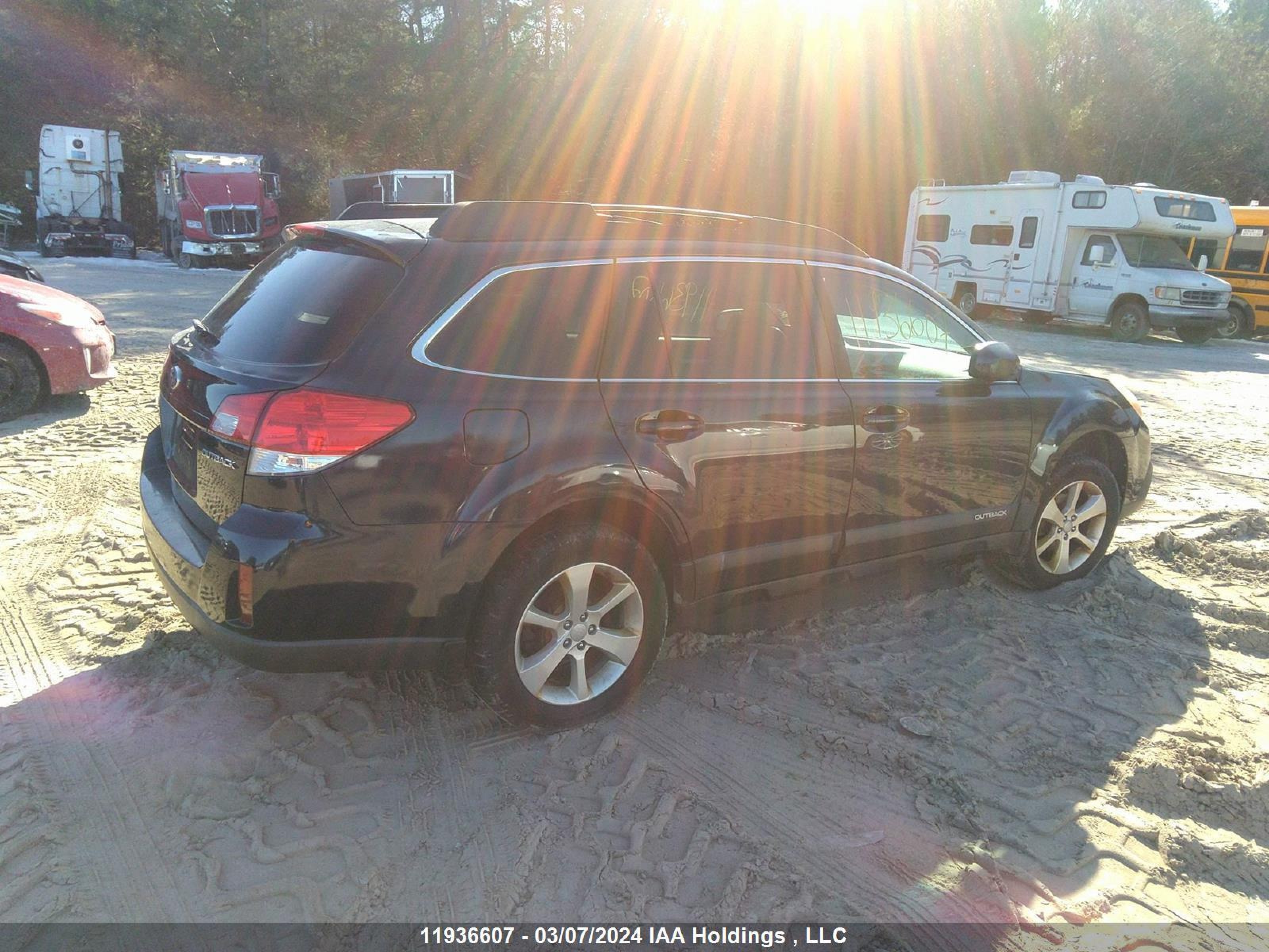 Photo 3 VIN: 4S4BRGGC2D1240833 - SUBARU OUTBACK 